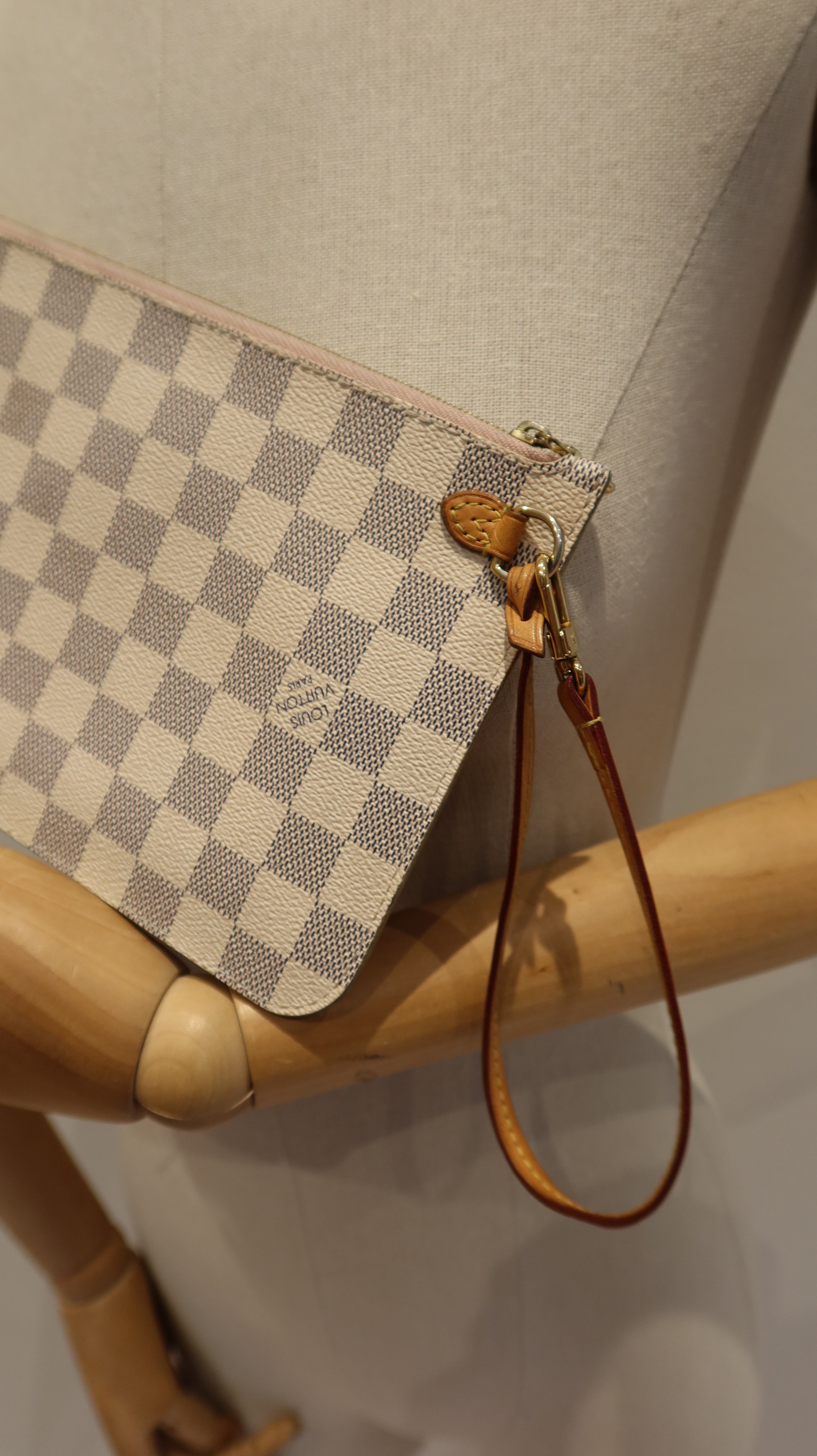 Louis Vuitton Neverfull Pochette