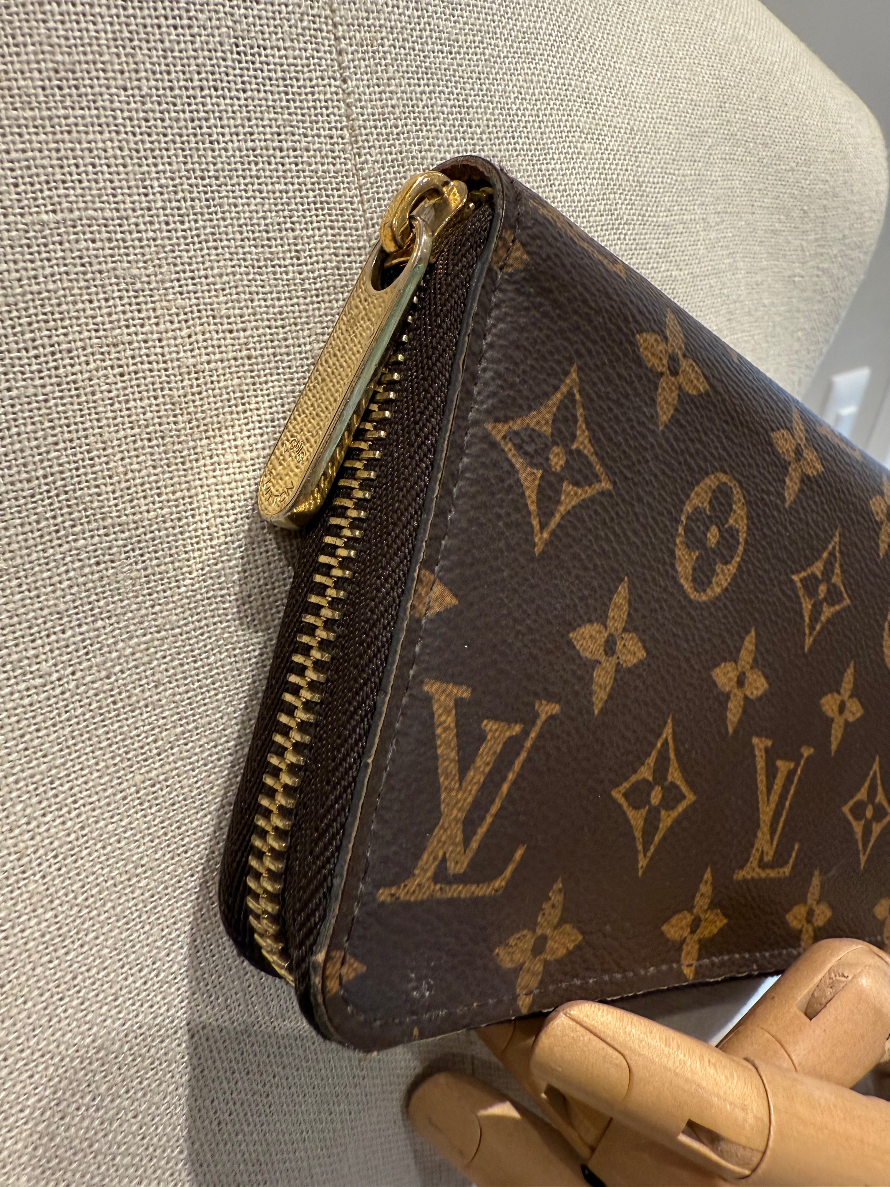Louis Vuitton Zippy Wallet