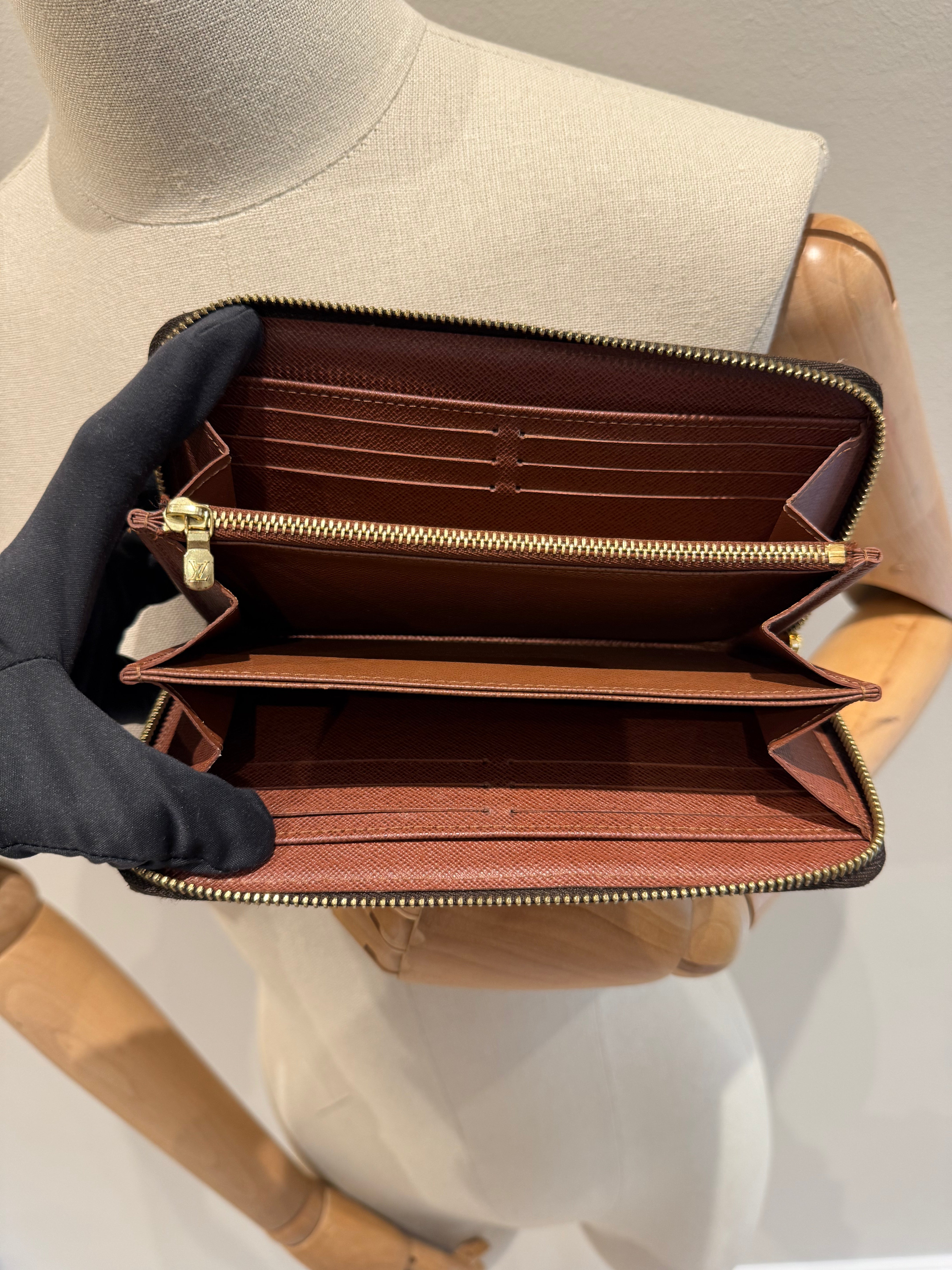 Louis Vuitton Zippy Wallet