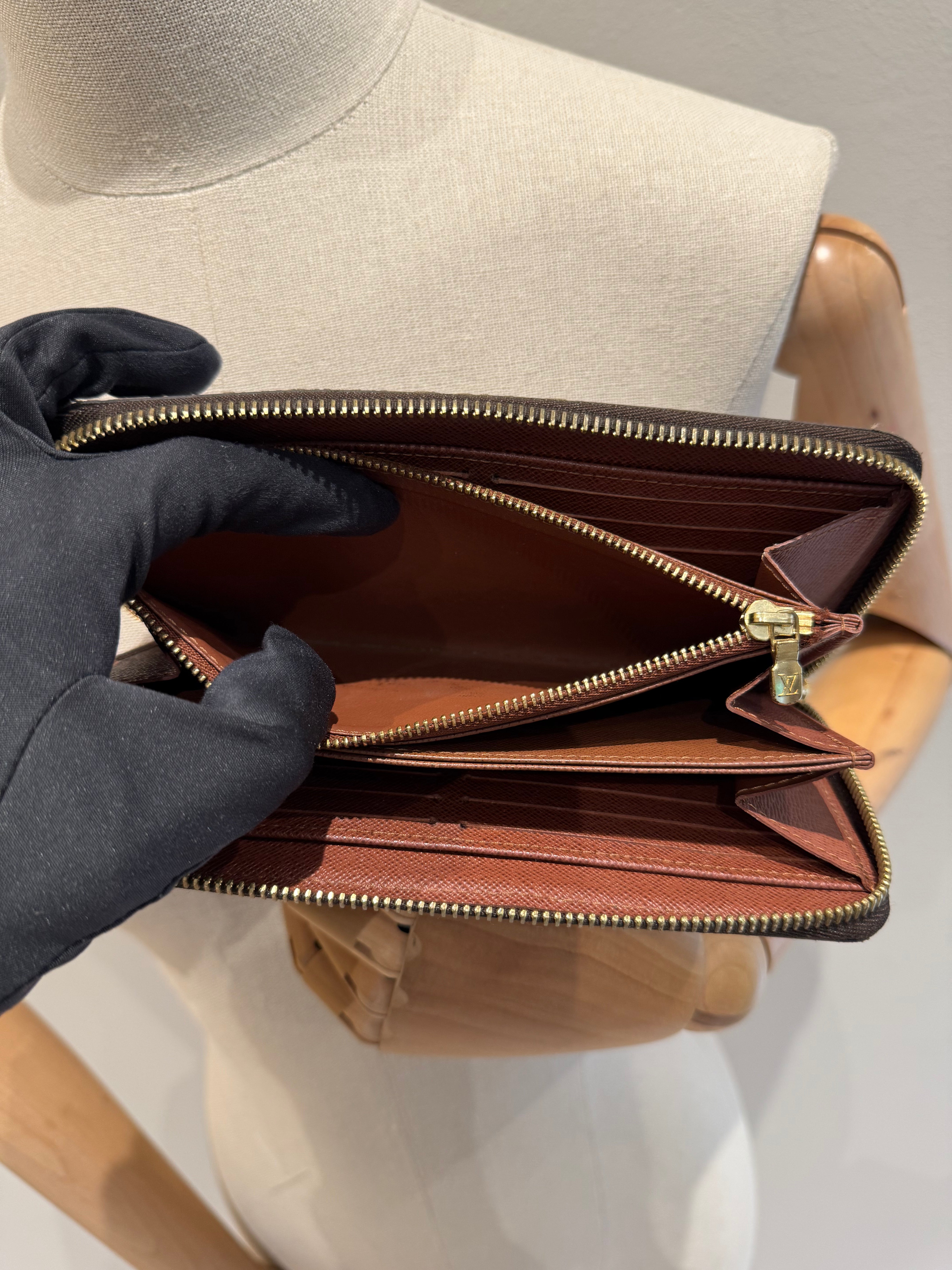 Louis Vuitton Zippy Wallet