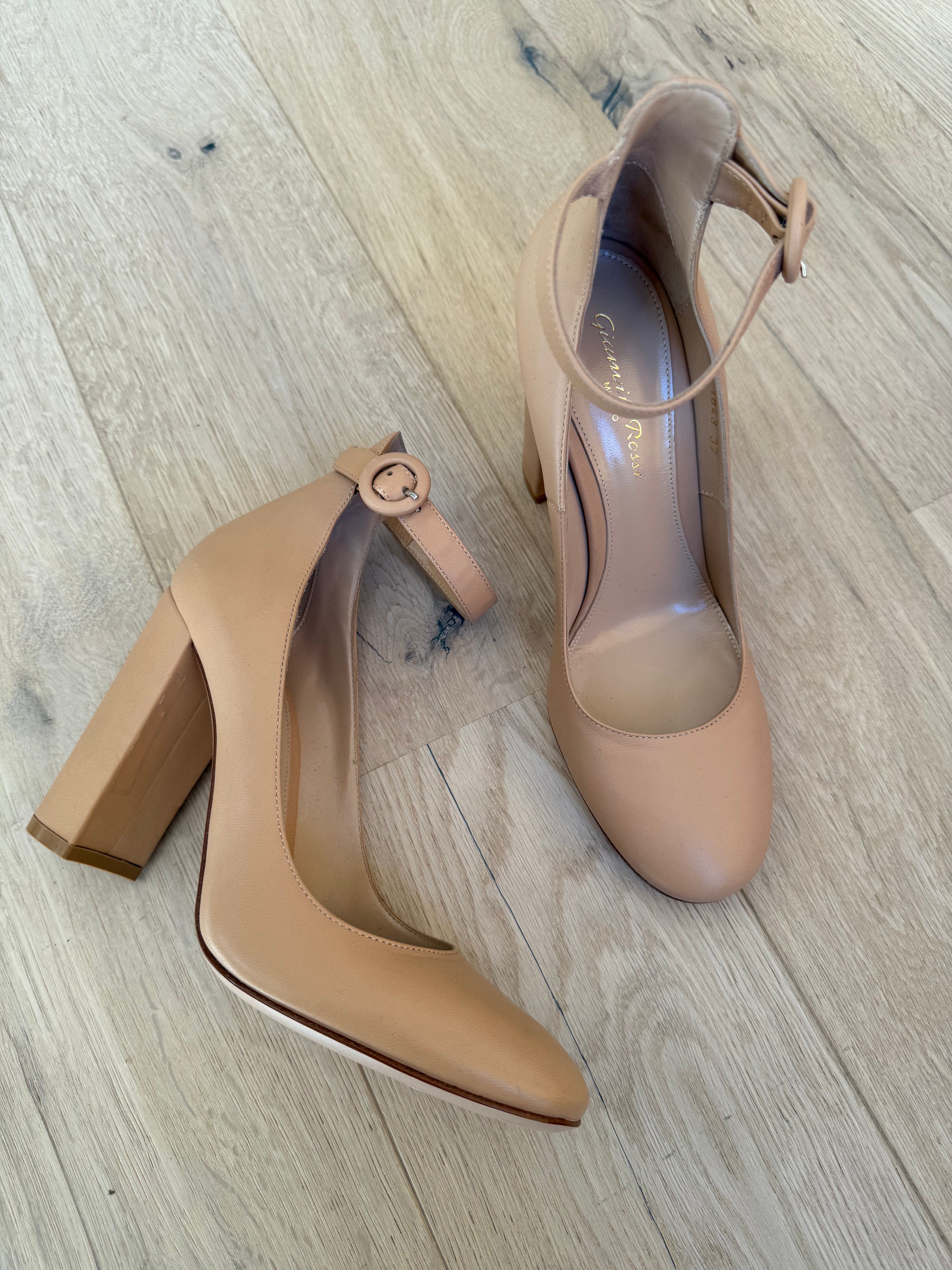 Gianvito Rossi Heels (EU37)