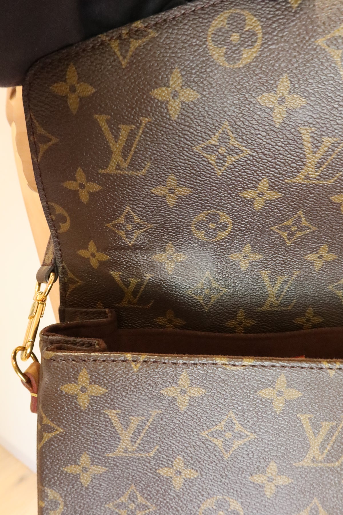 Louis Vuitton Pochette Metis Bag