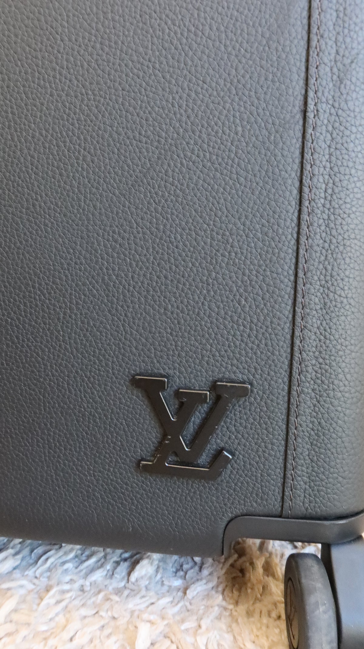 Louis Vuitton Horizon 55 Rolling Suitcase