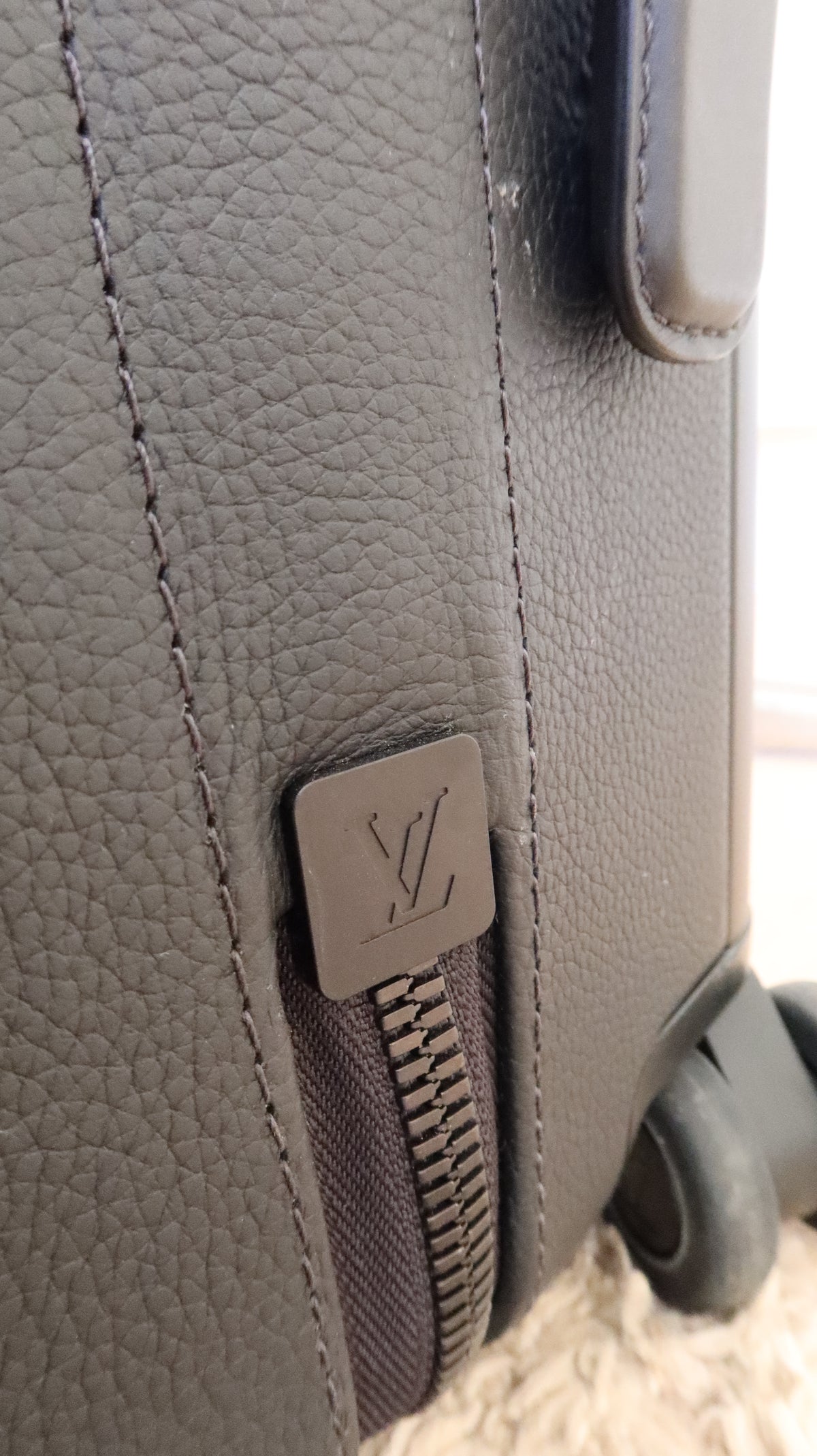 Louis Vuitton Horizon 55 Rolling Suitcase