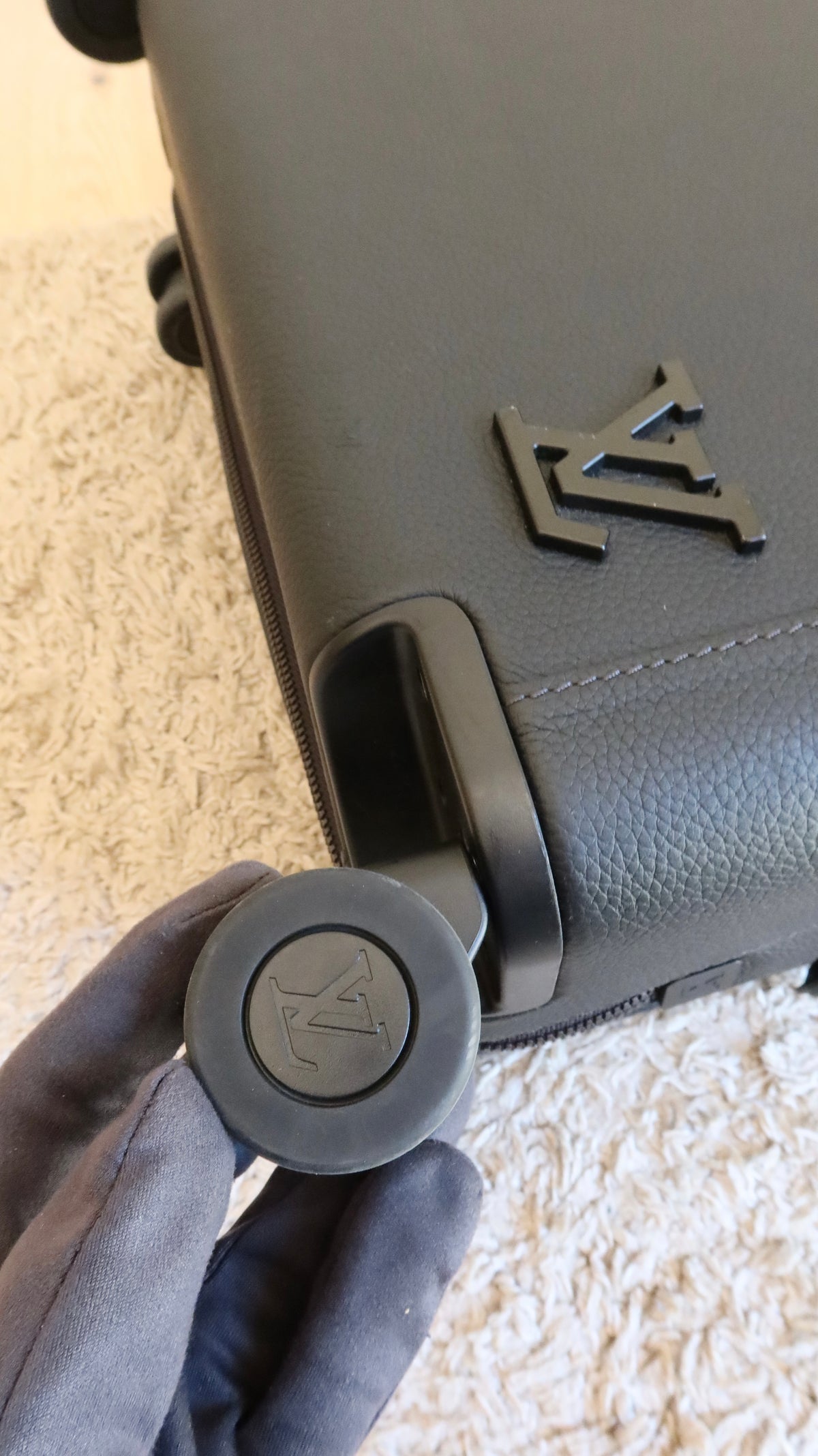Louis Vuitton Horizon 55 Rolling Suitcase
