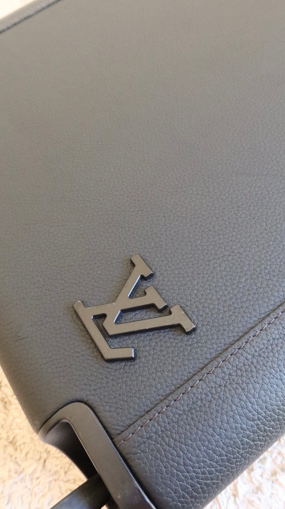 Louis Vuitton Horizon 55 Rolling Suitcase