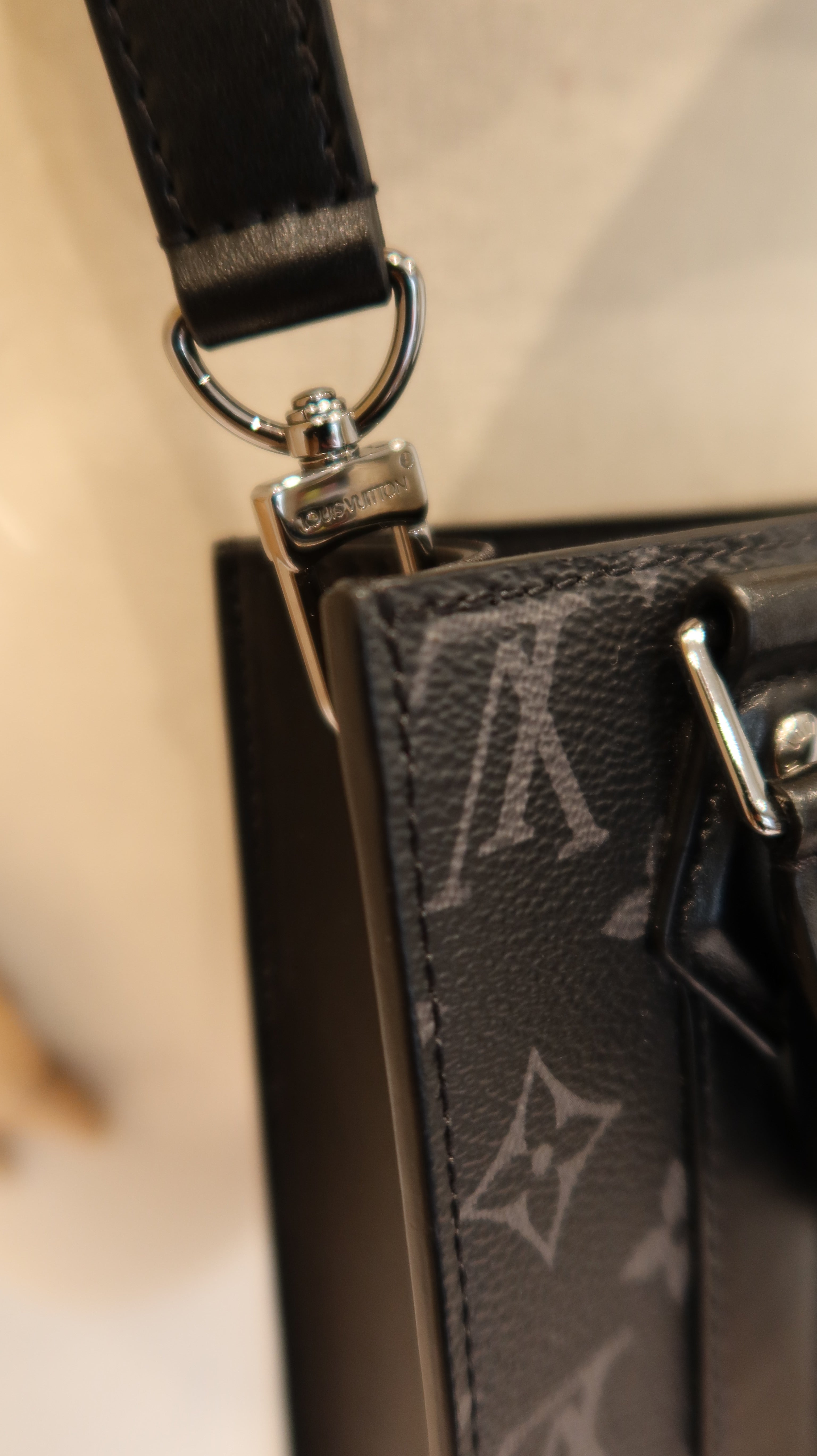 Louis Vuitton Eclipse Sac Plat