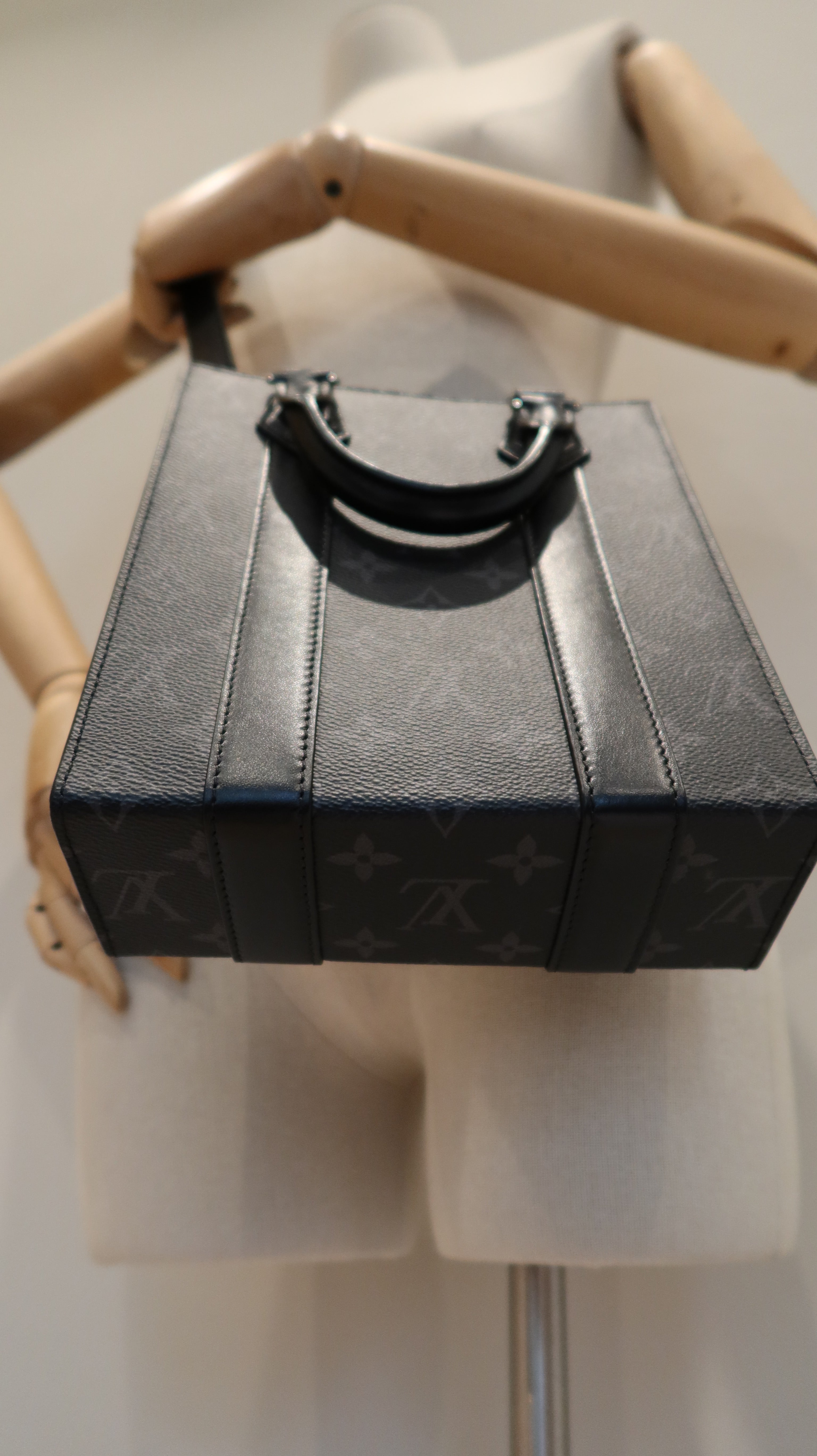 Louis Vuitton Eclipse Sac Plat