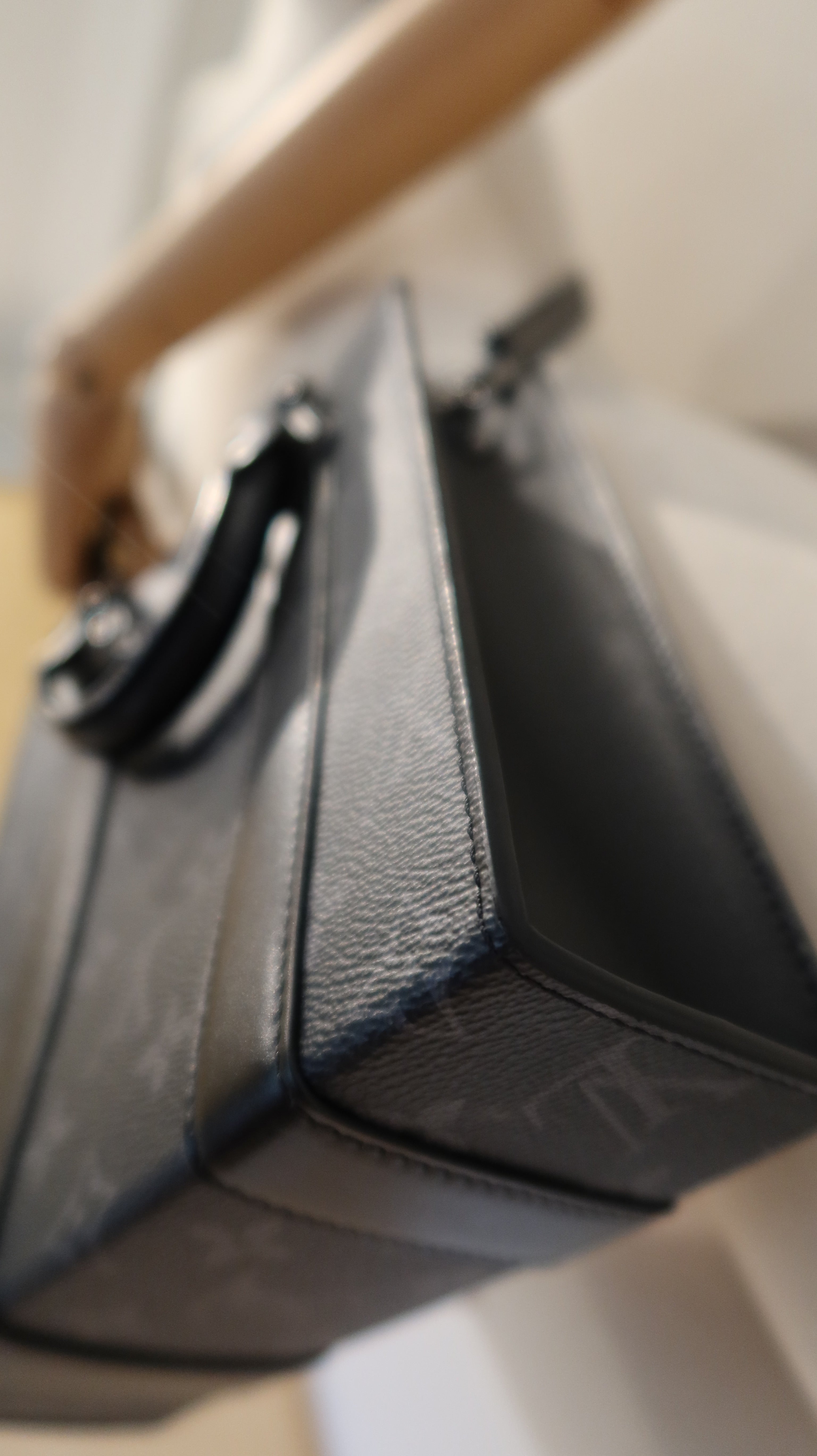 Louis Vuitton Eclipse Sac Plat