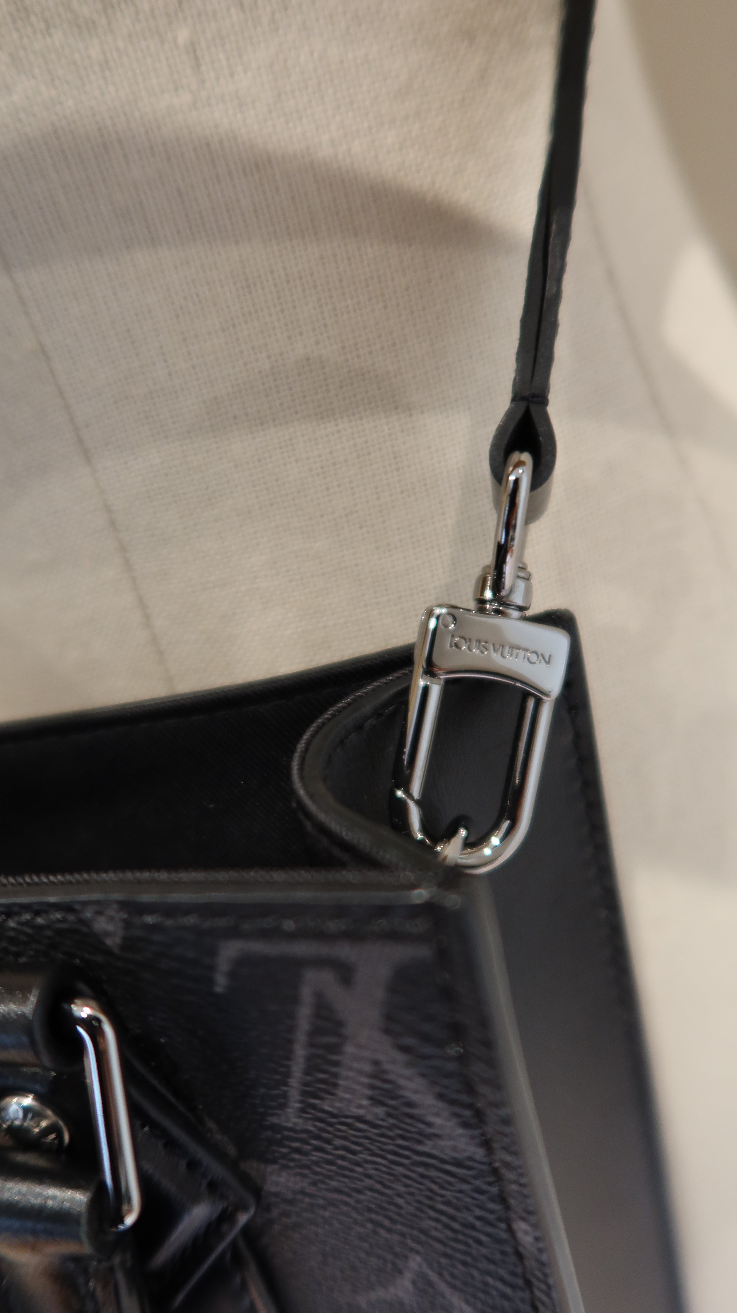 Louis Vuitton Eclipse Sac Plat