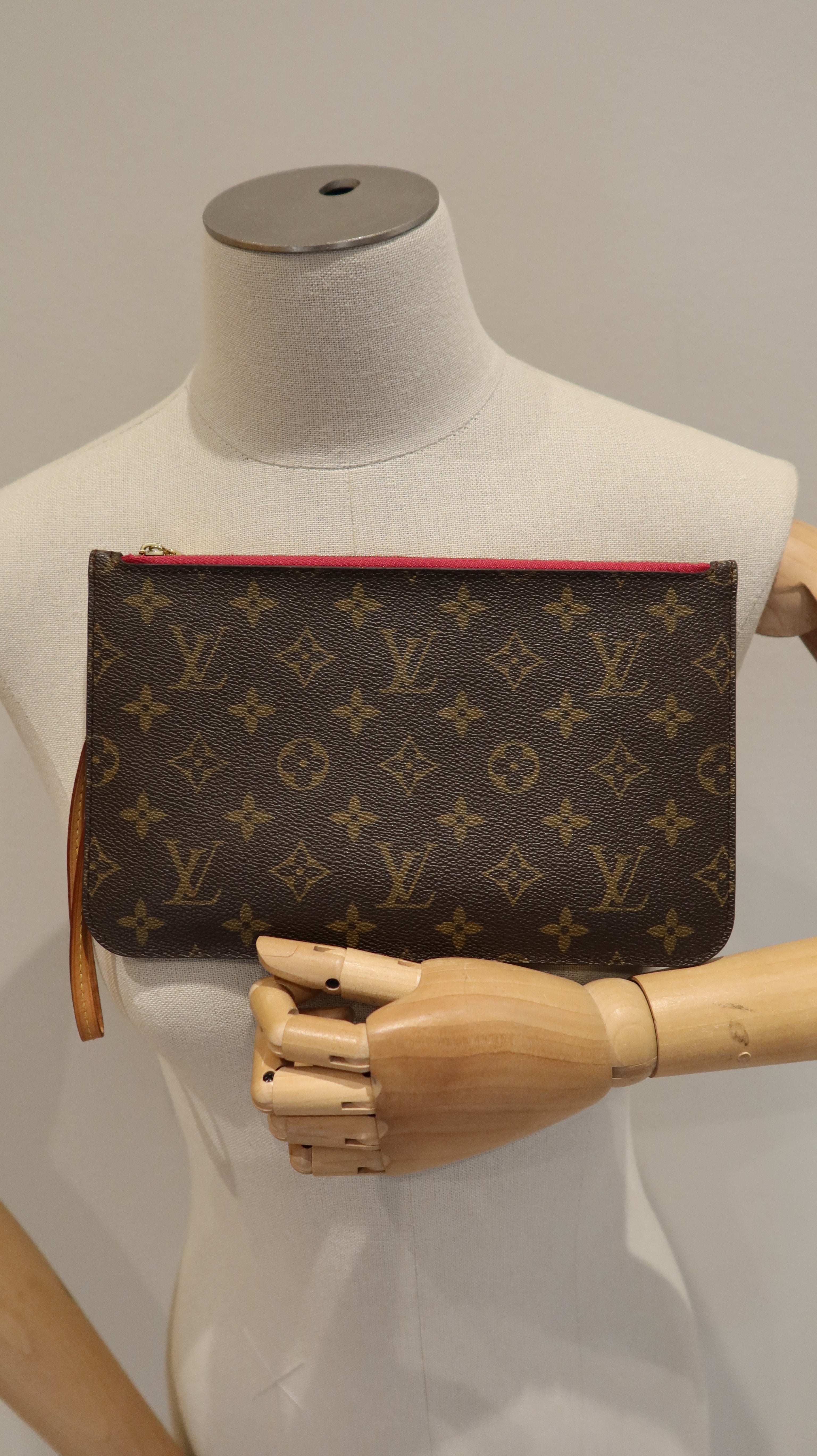 Louis Vuitton Neverfull Pochette