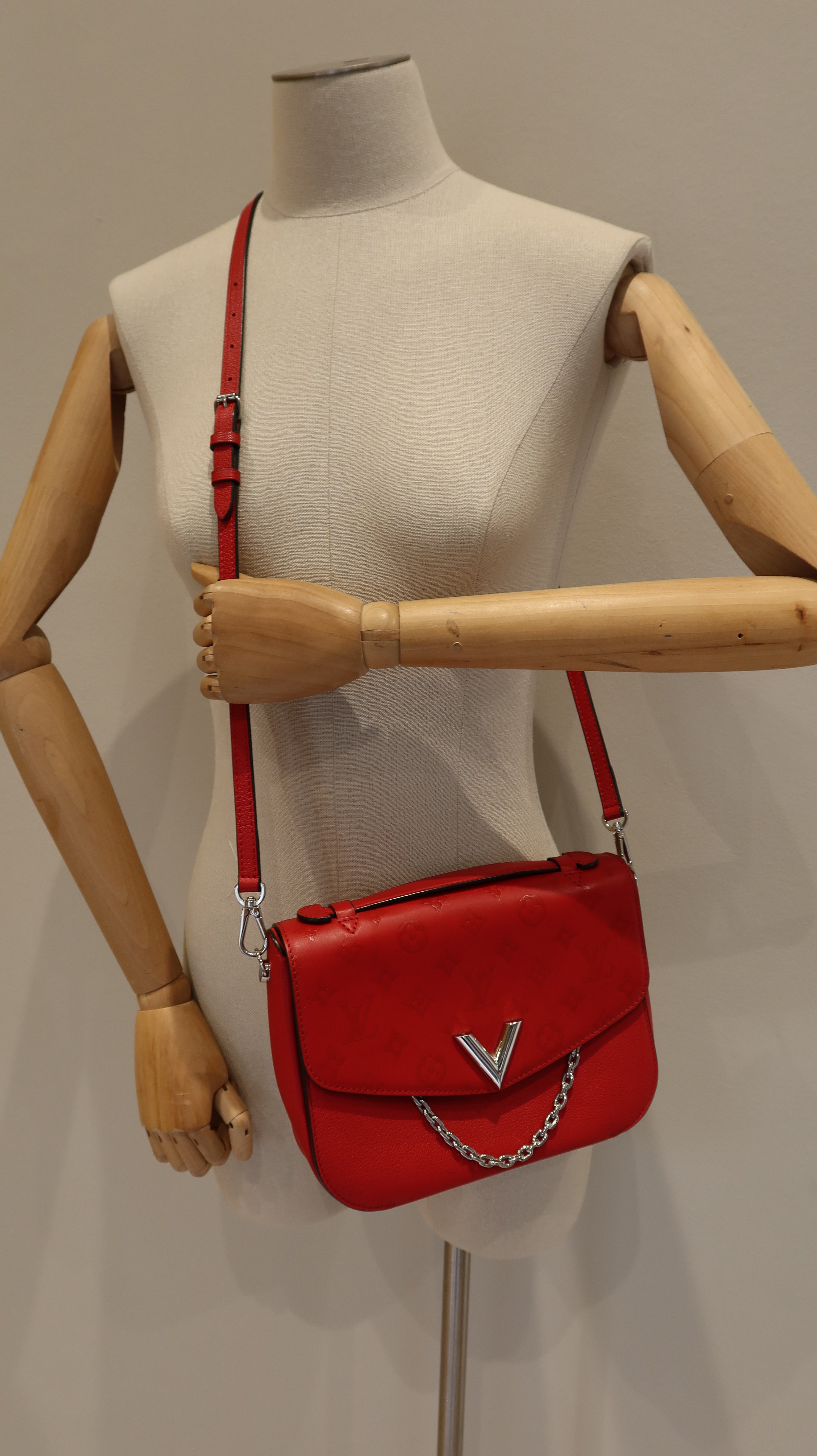 Louis Vuitton Very Messenger Bag
