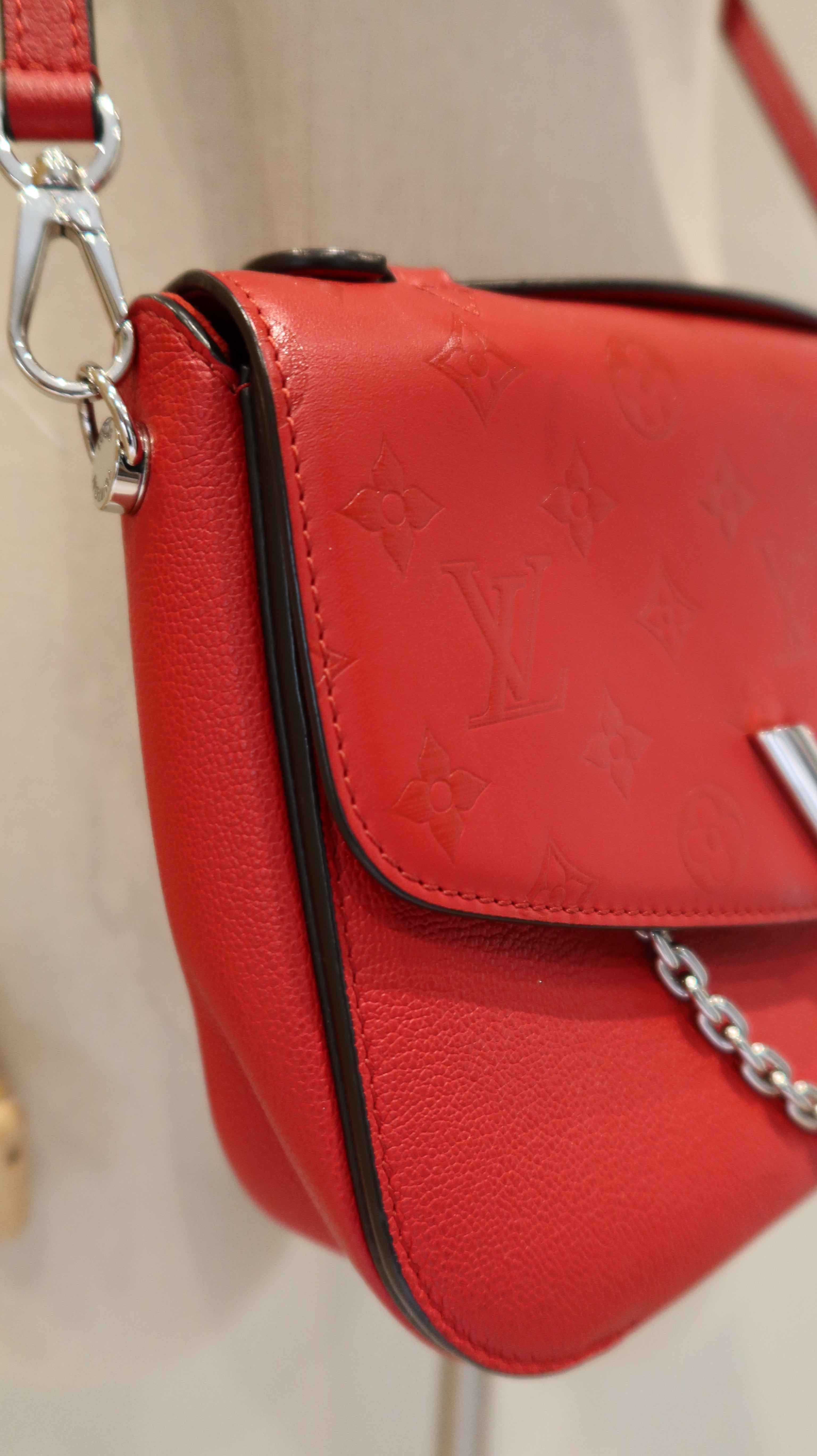 Louis Vuitton Very Messenger Bag