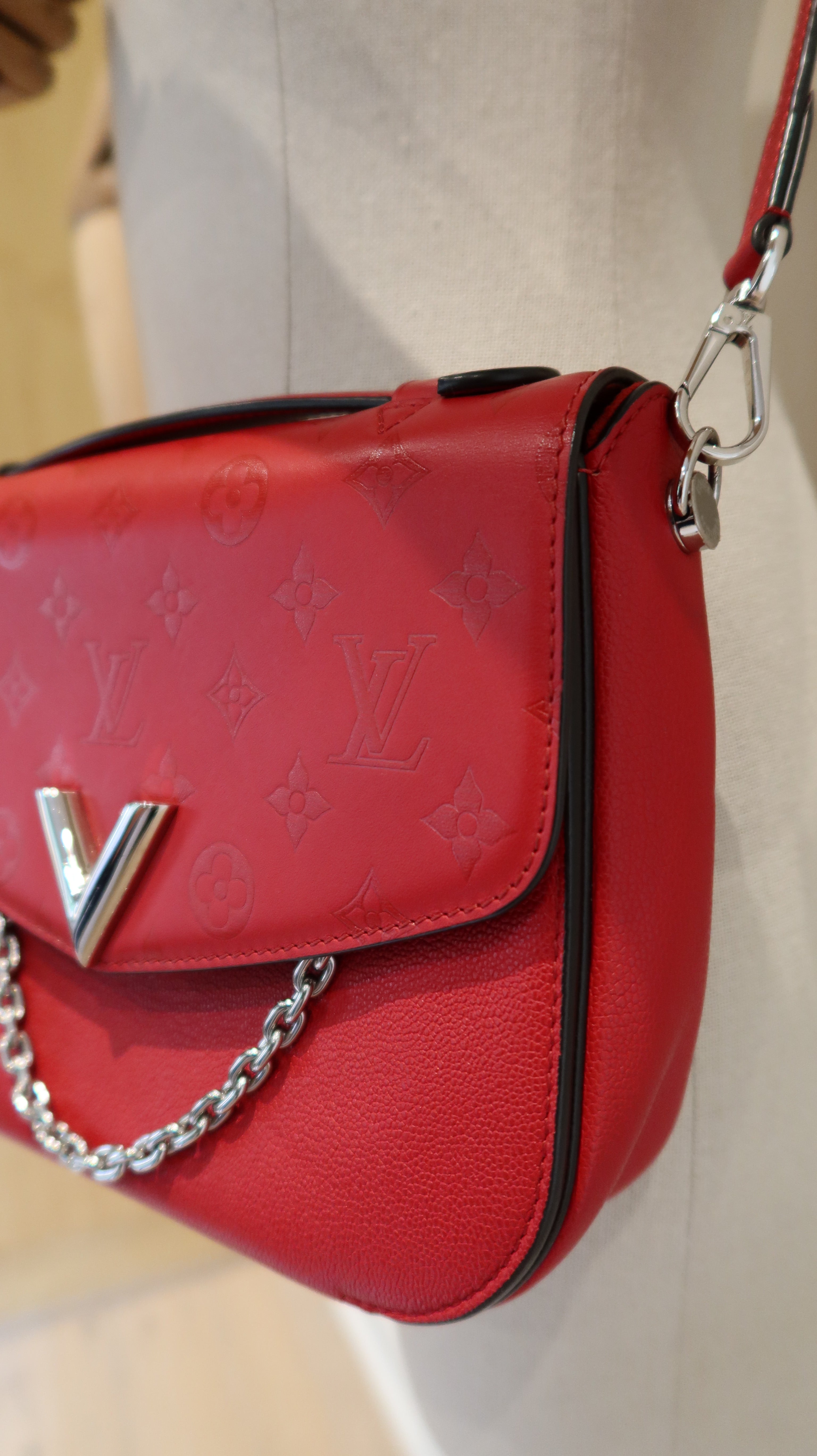 Louis Vuitton Very Messenger Bag