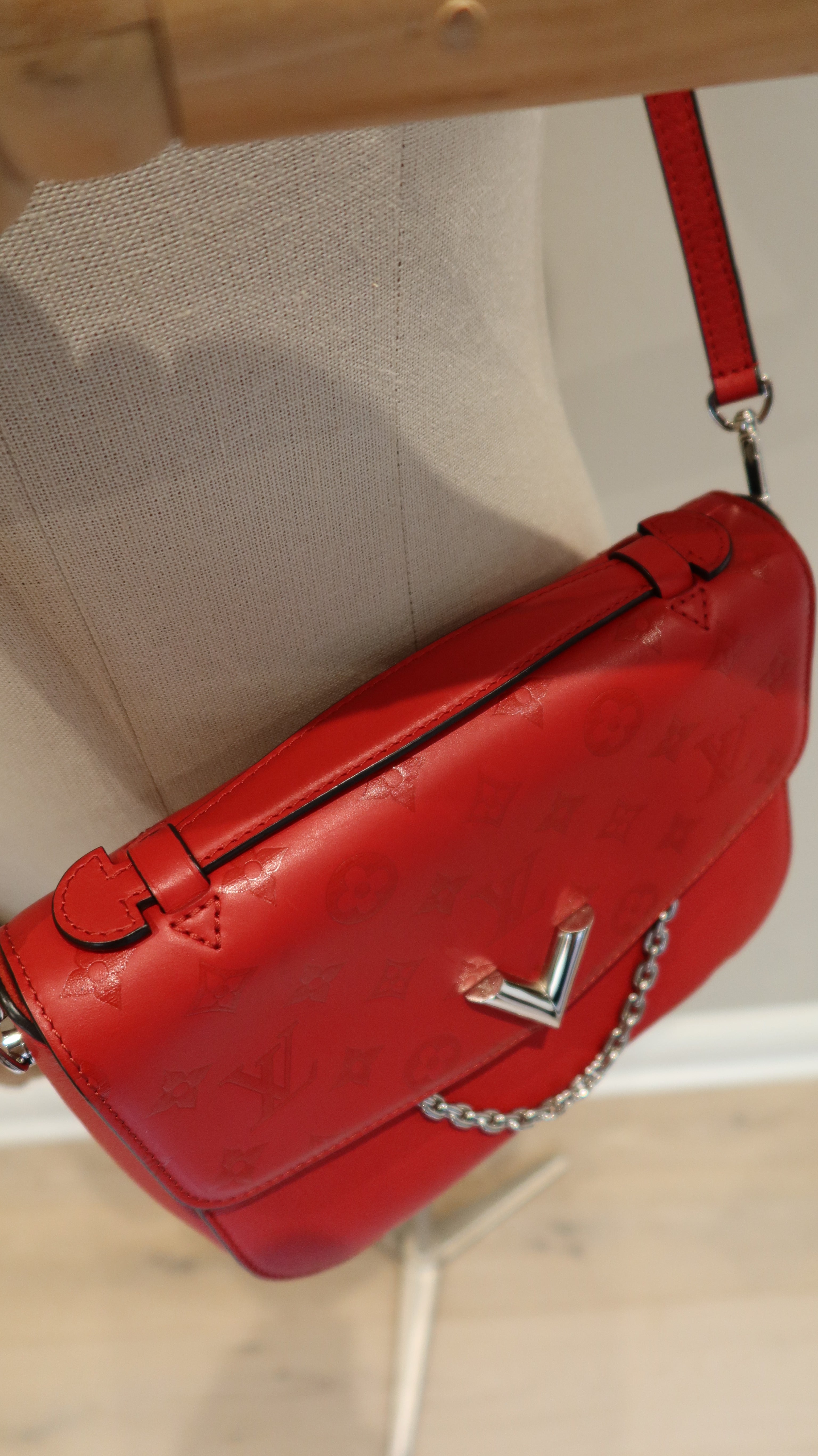 Louis Vuitton Very Messenger Bag