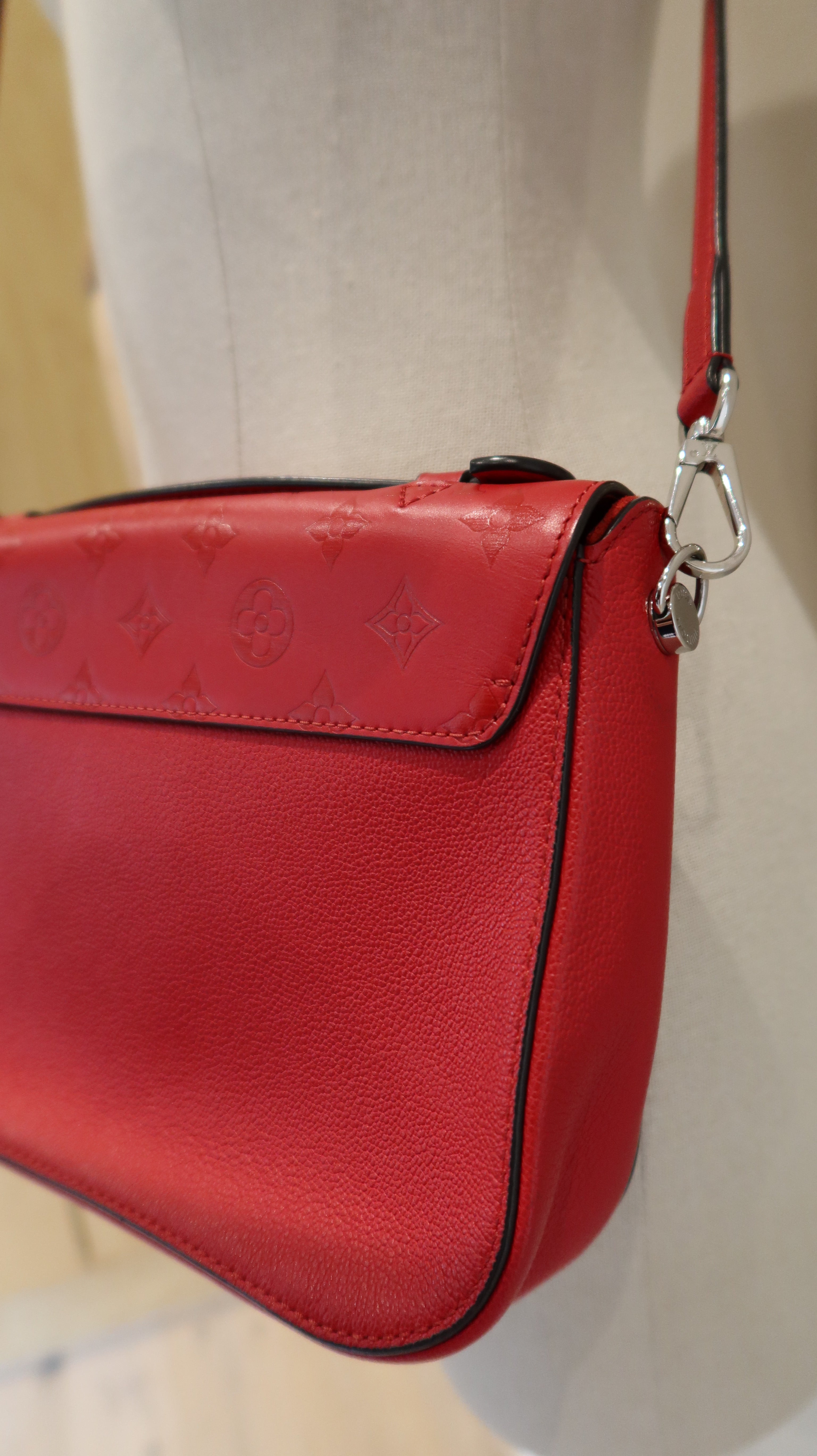 Louis Vuitton Very Messenger Bag