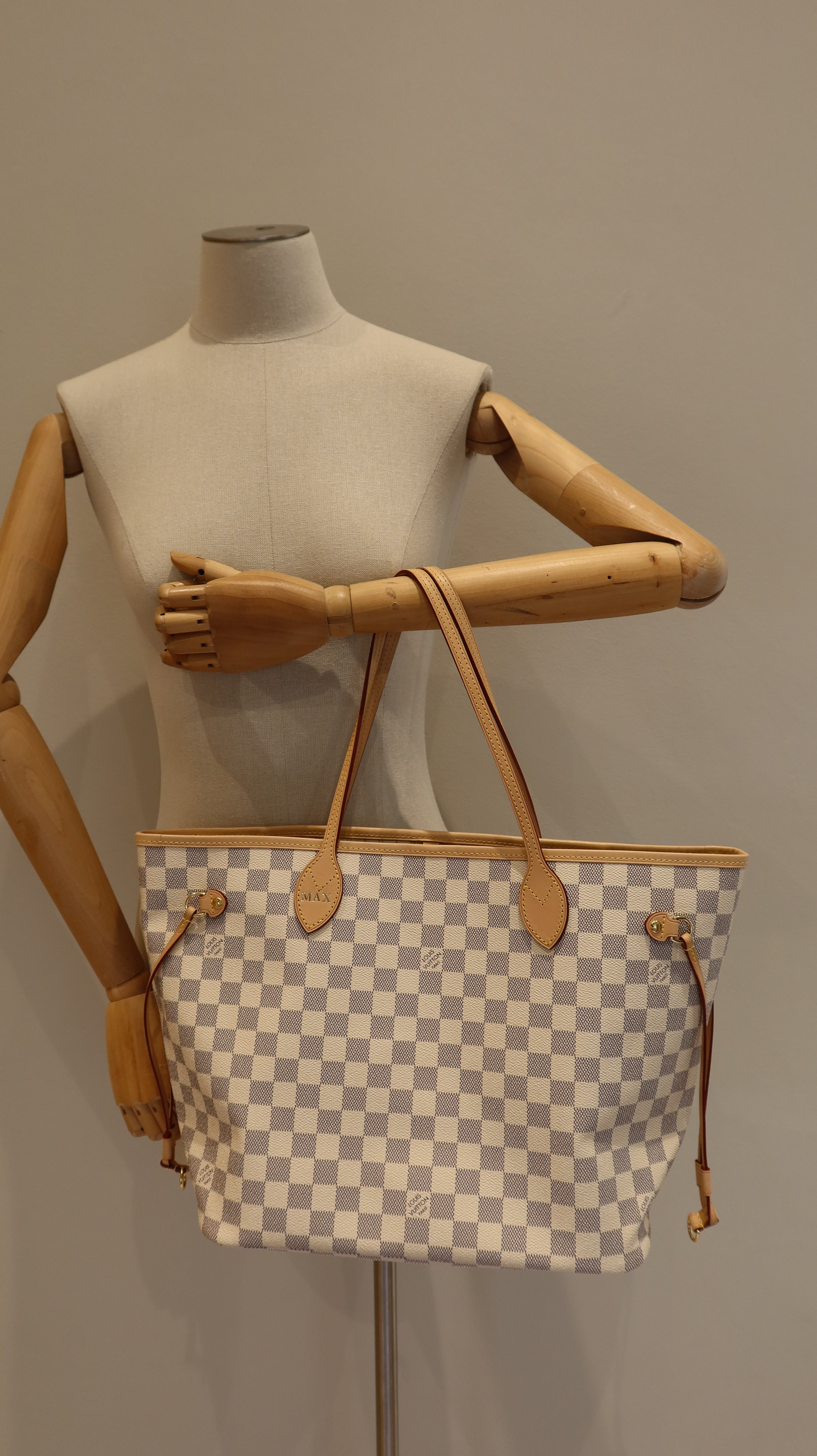 Louis Vuitton Neverfull MM Bag