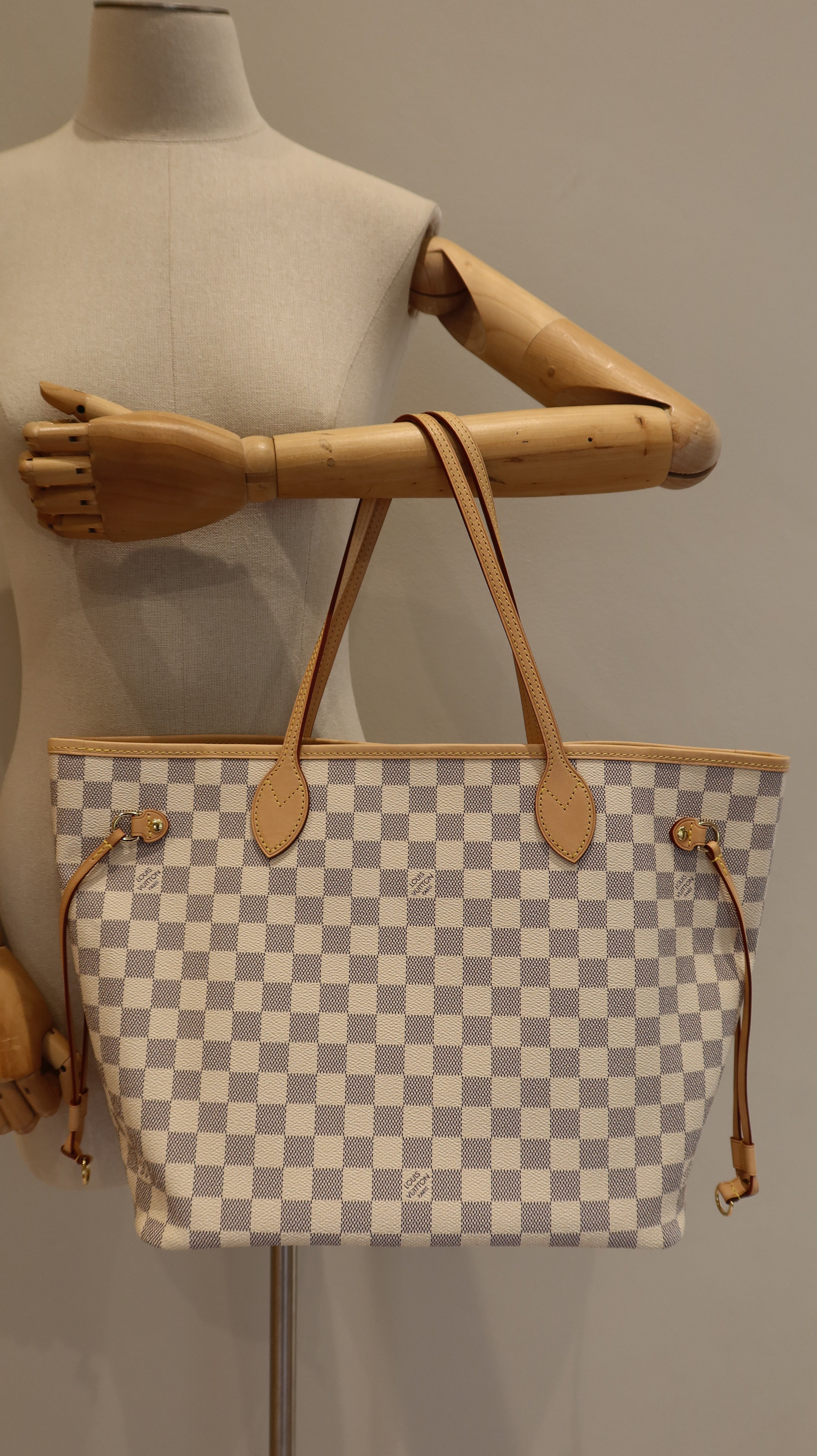 Louis Vuitton Neverfull MM Bag
