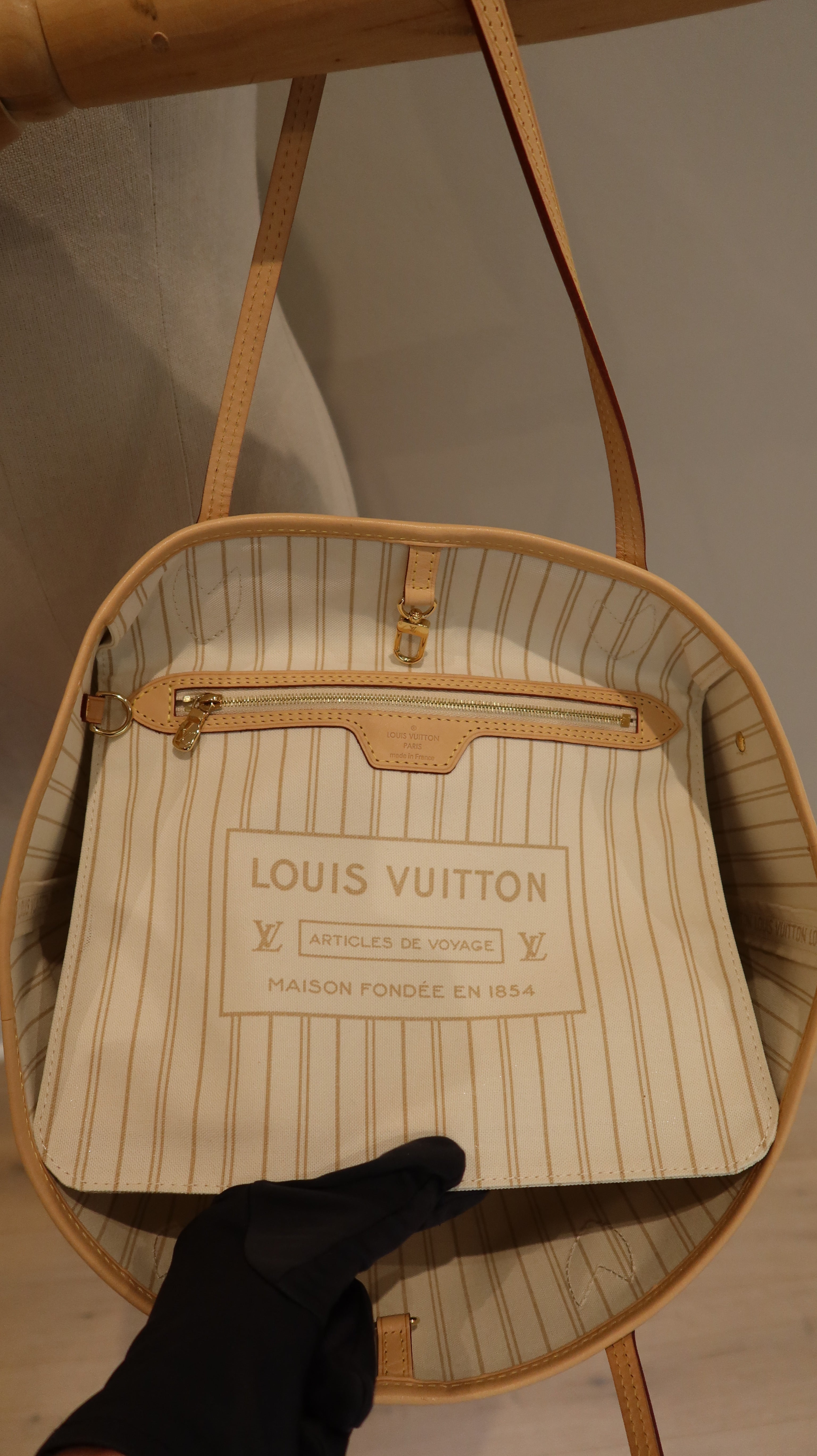 Louis Vuitton Neverfull MM Bag
