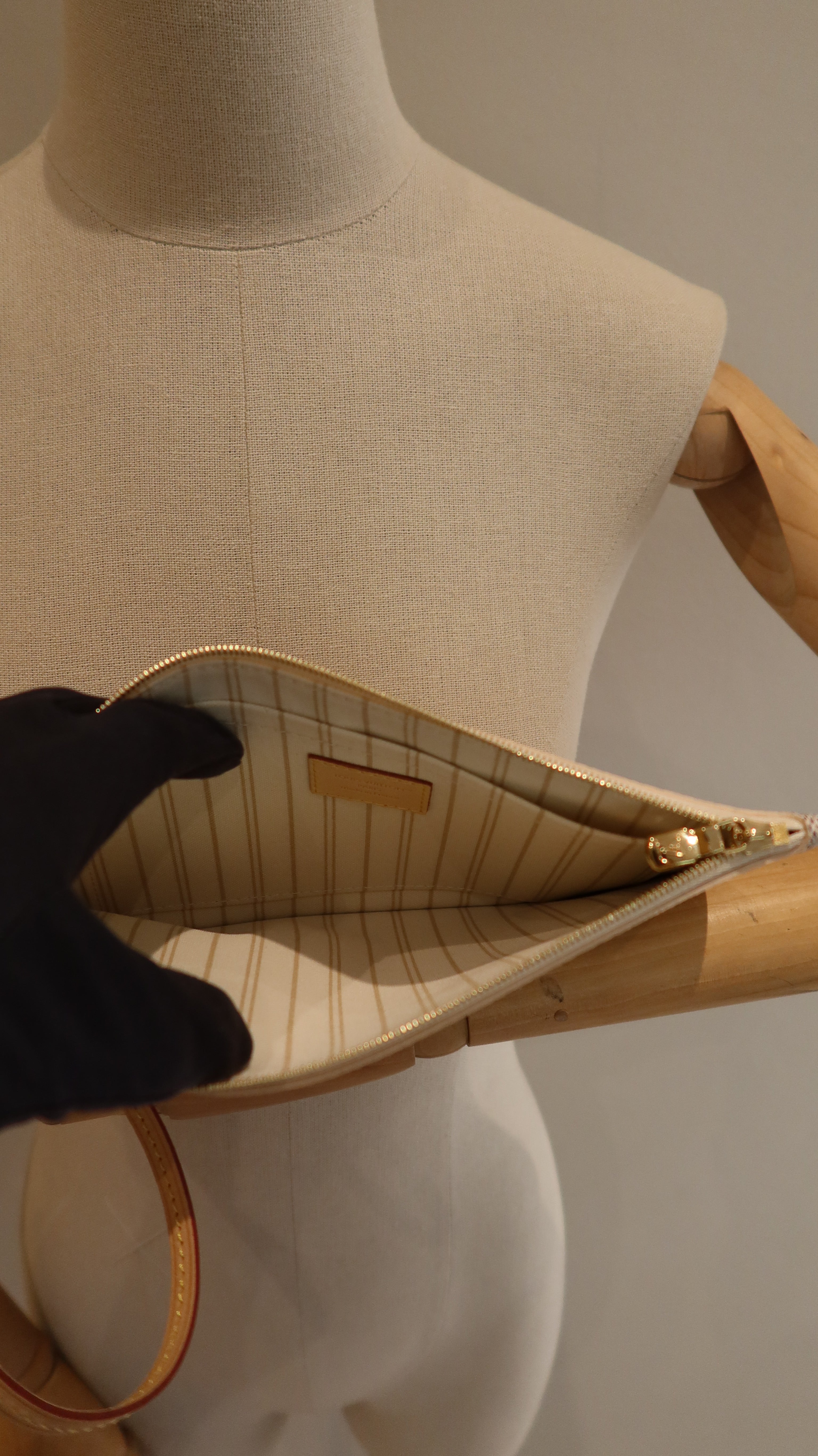 Louis Vuitton Neverfull MM Bag