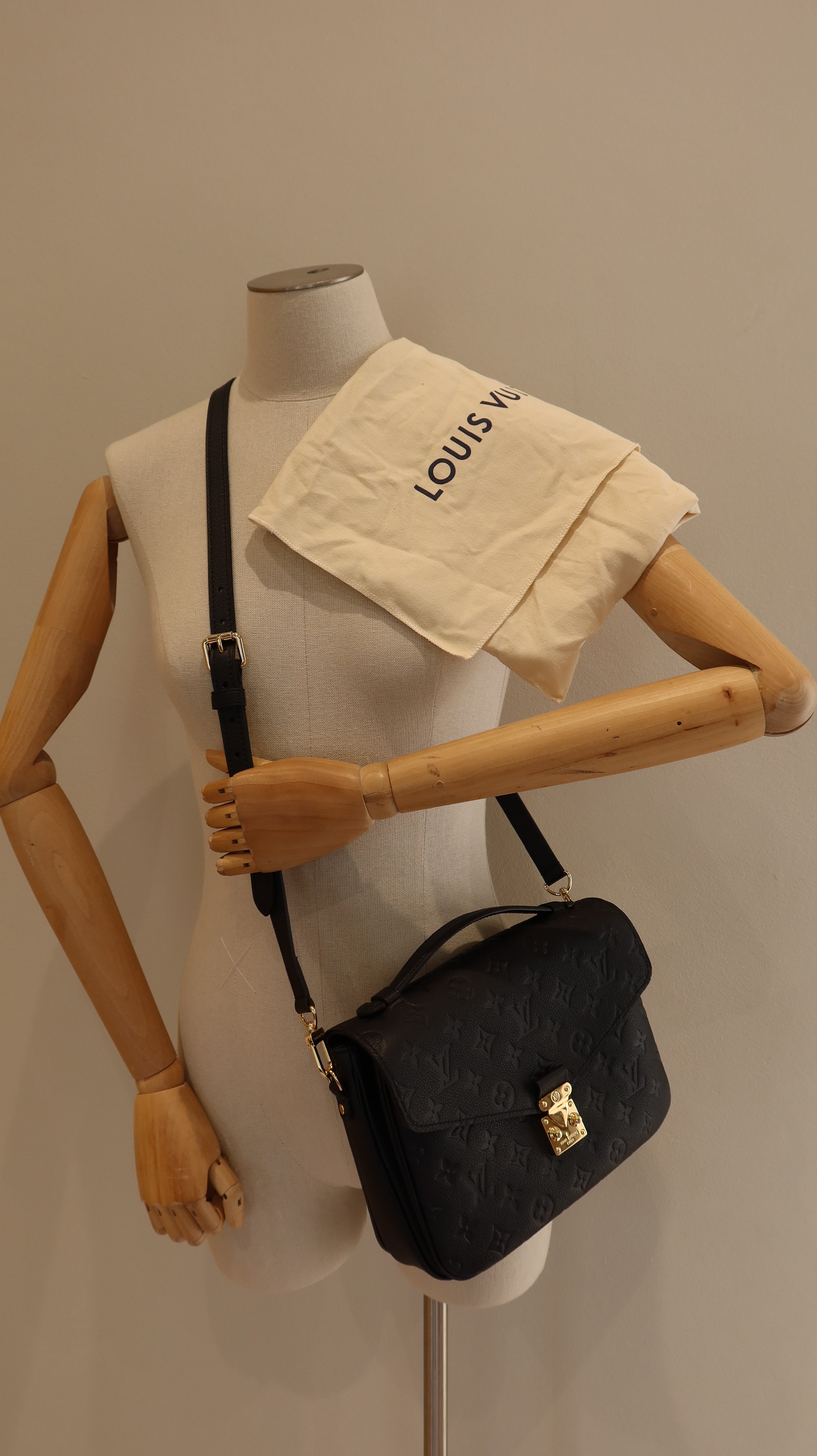 Louis Vuitton Pochette Metis