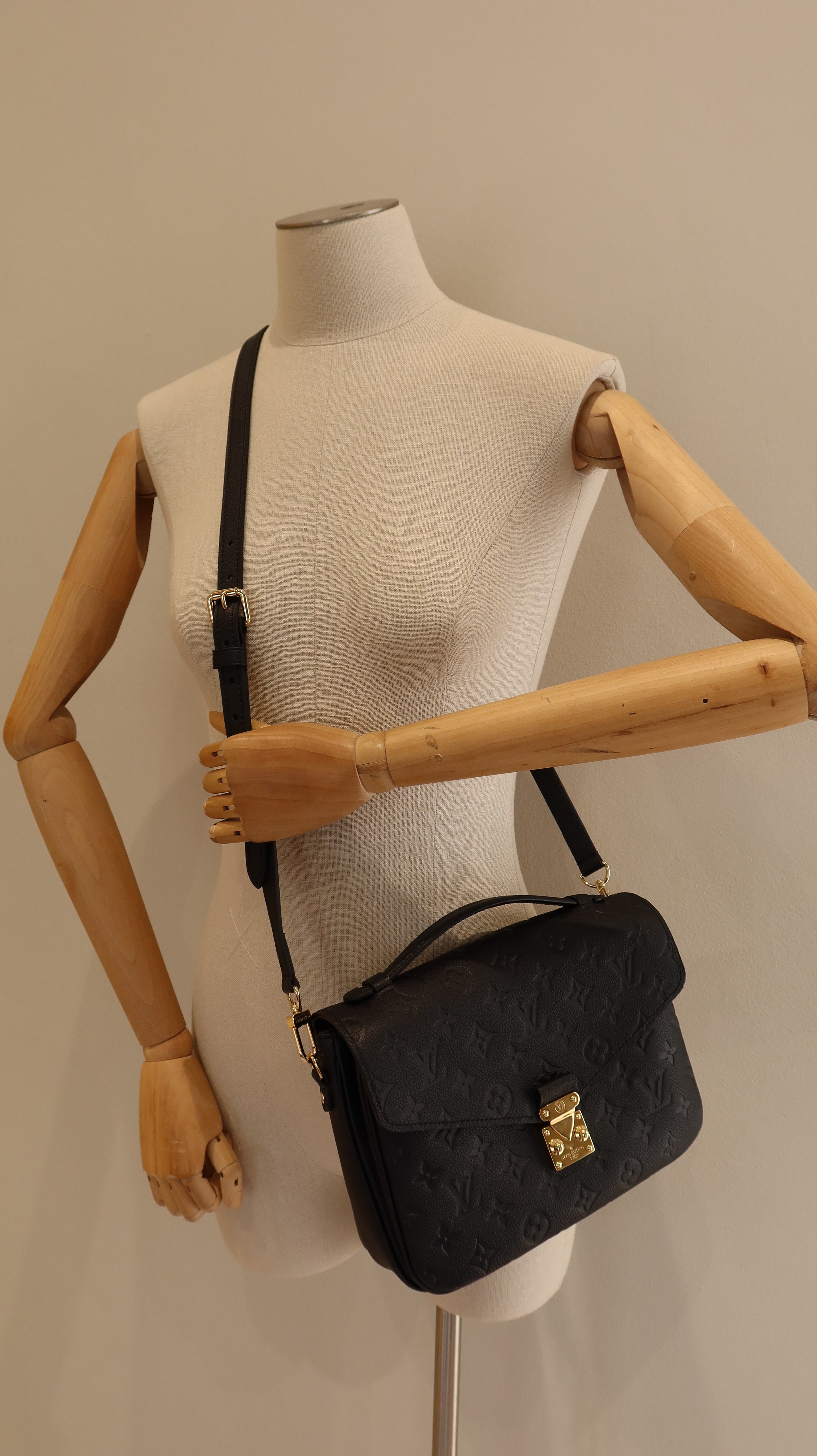 Louis Vuitton Pochette Metis