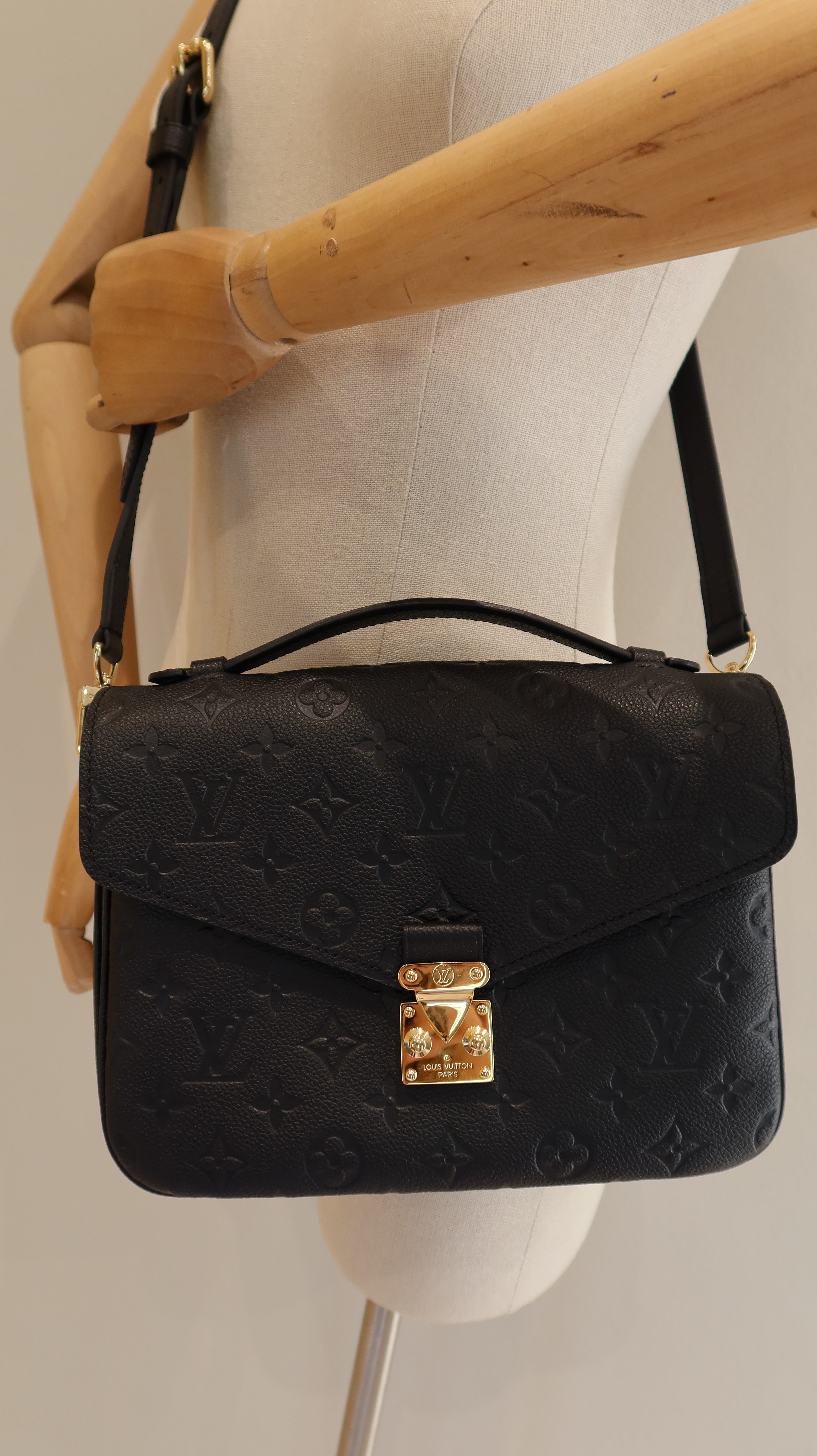 Louis Vuitton Pochette Metis