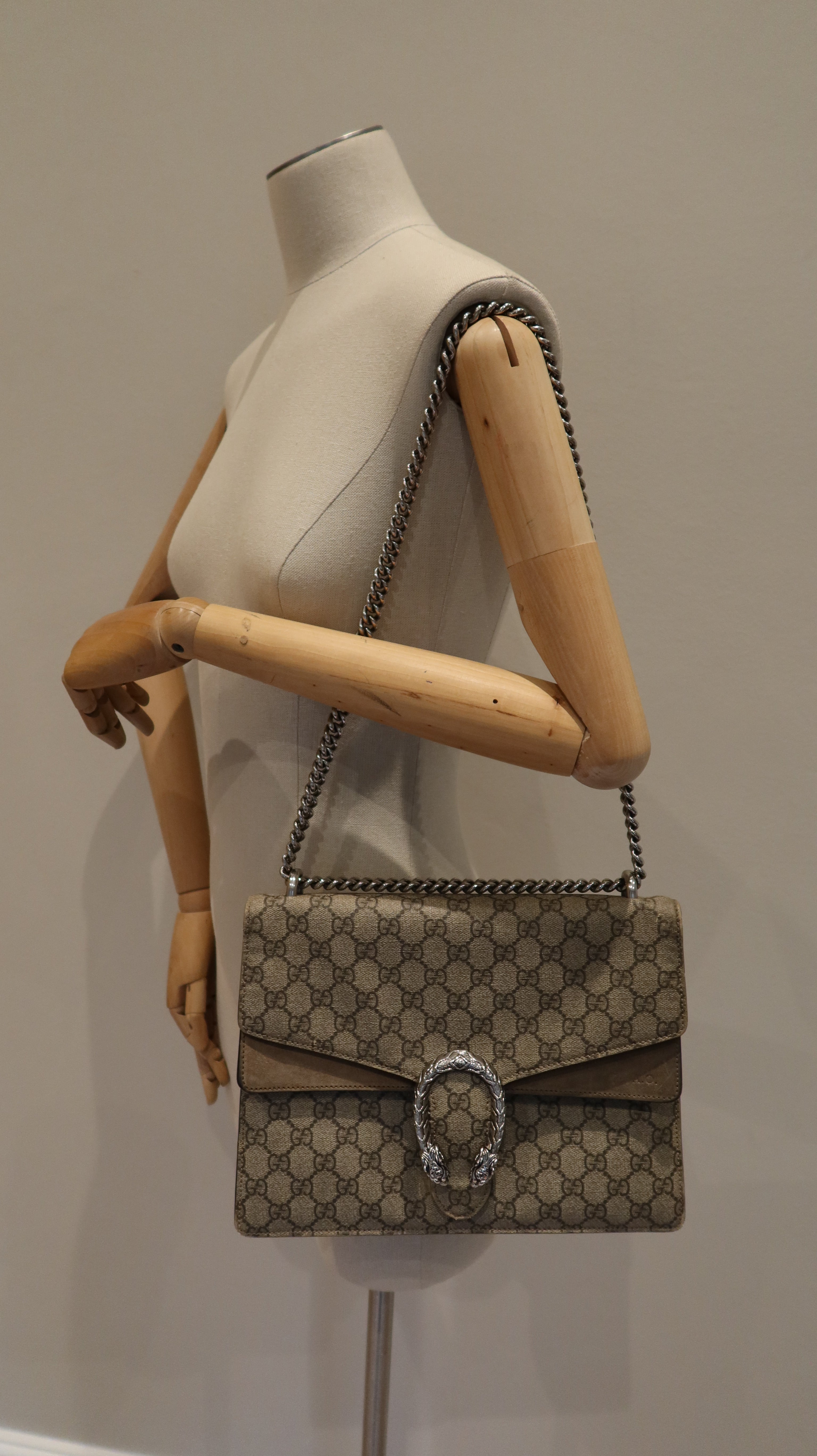 Gucci Dionysus GG Supreme Bag
