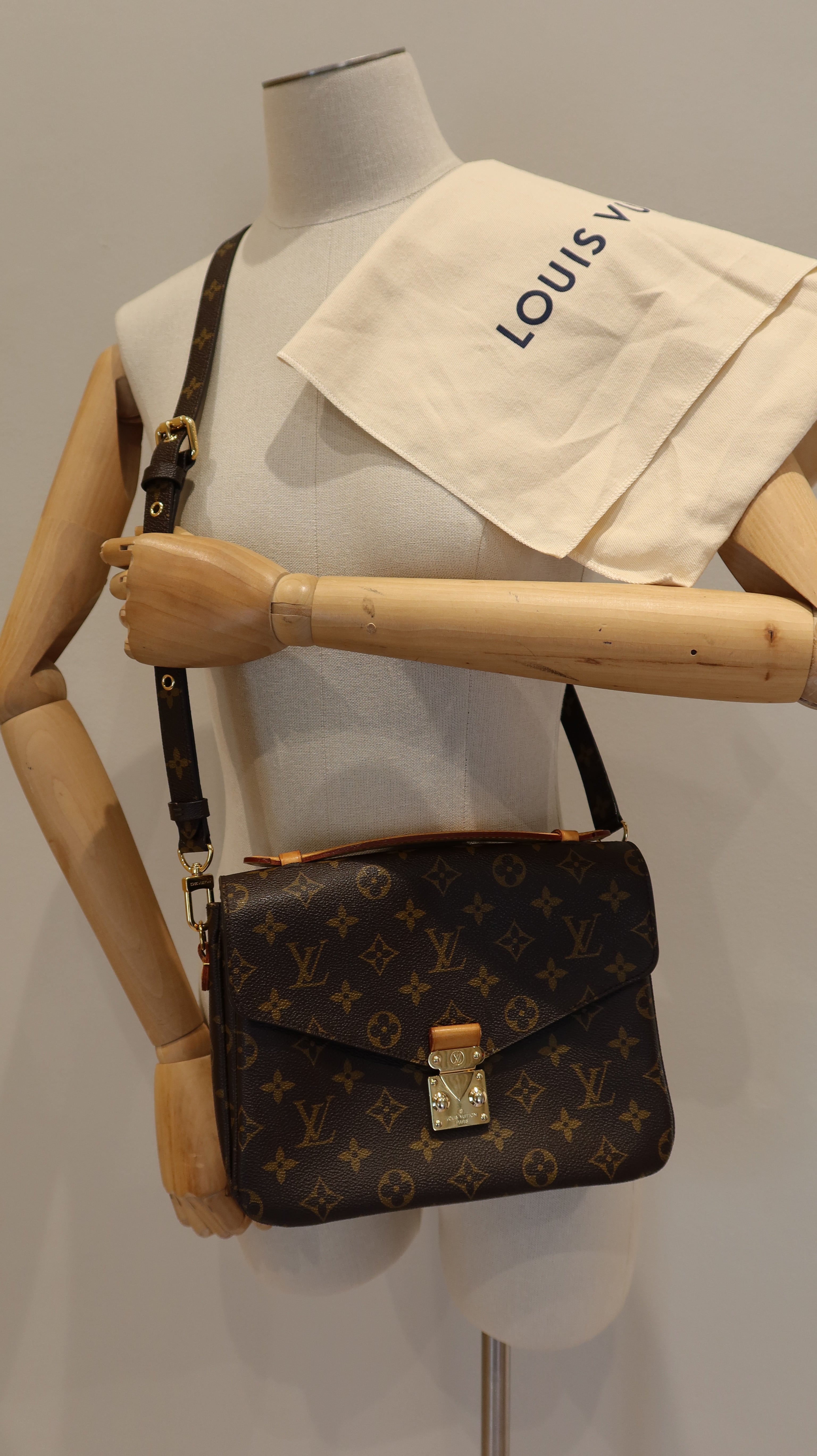 Louis Vuitton Pochette Metis