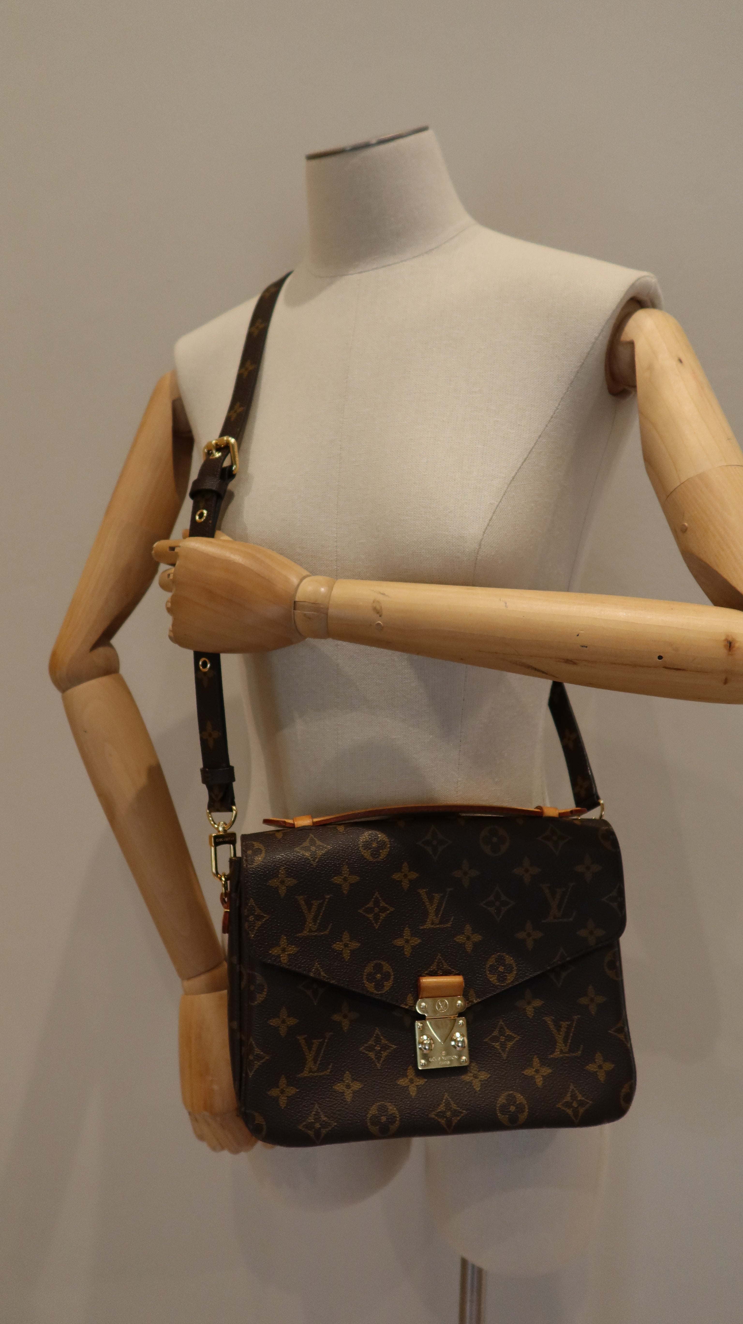 Louis Vuitton Pochette Metis