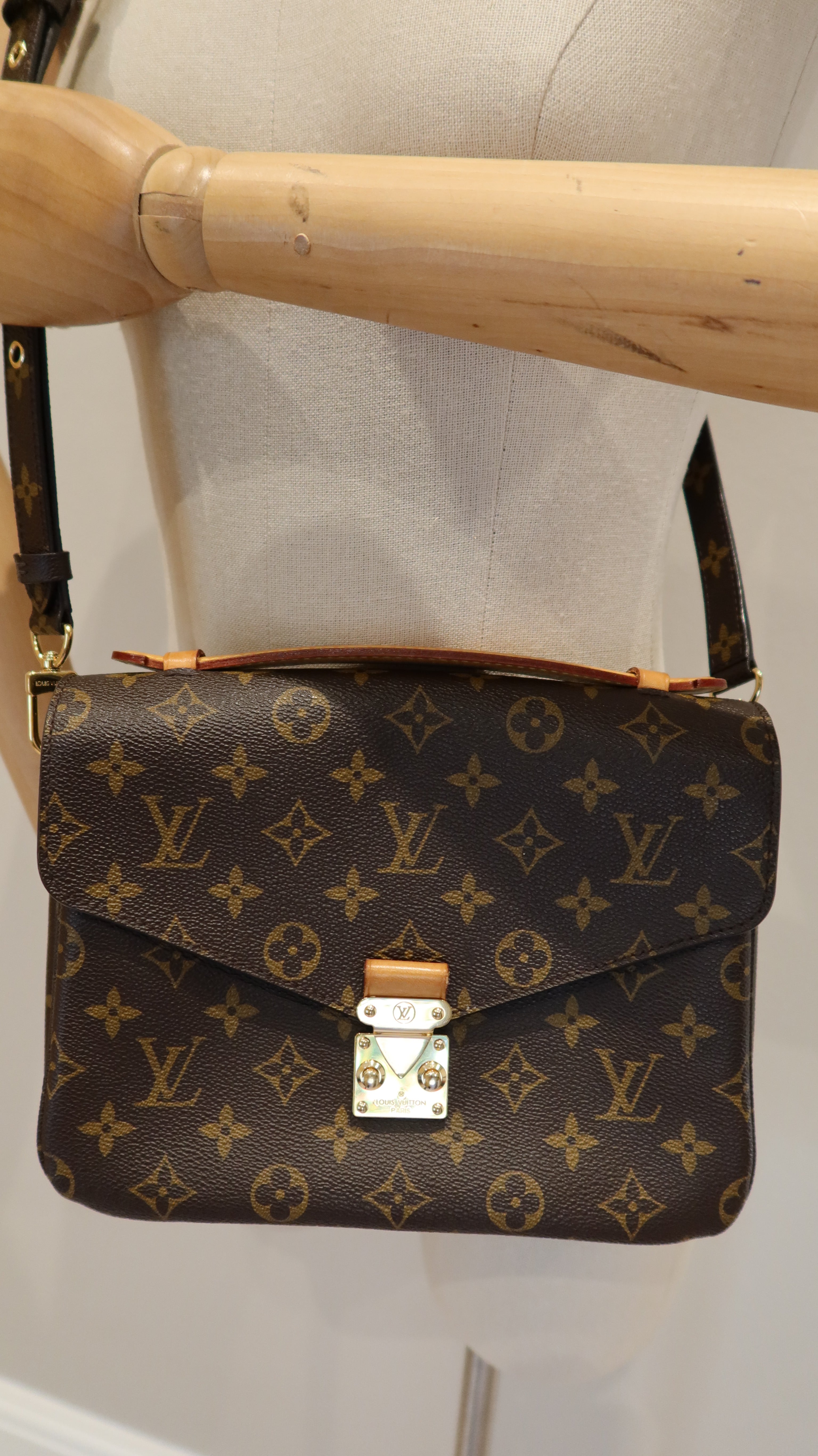 Louis Vuitton Pochette Metis