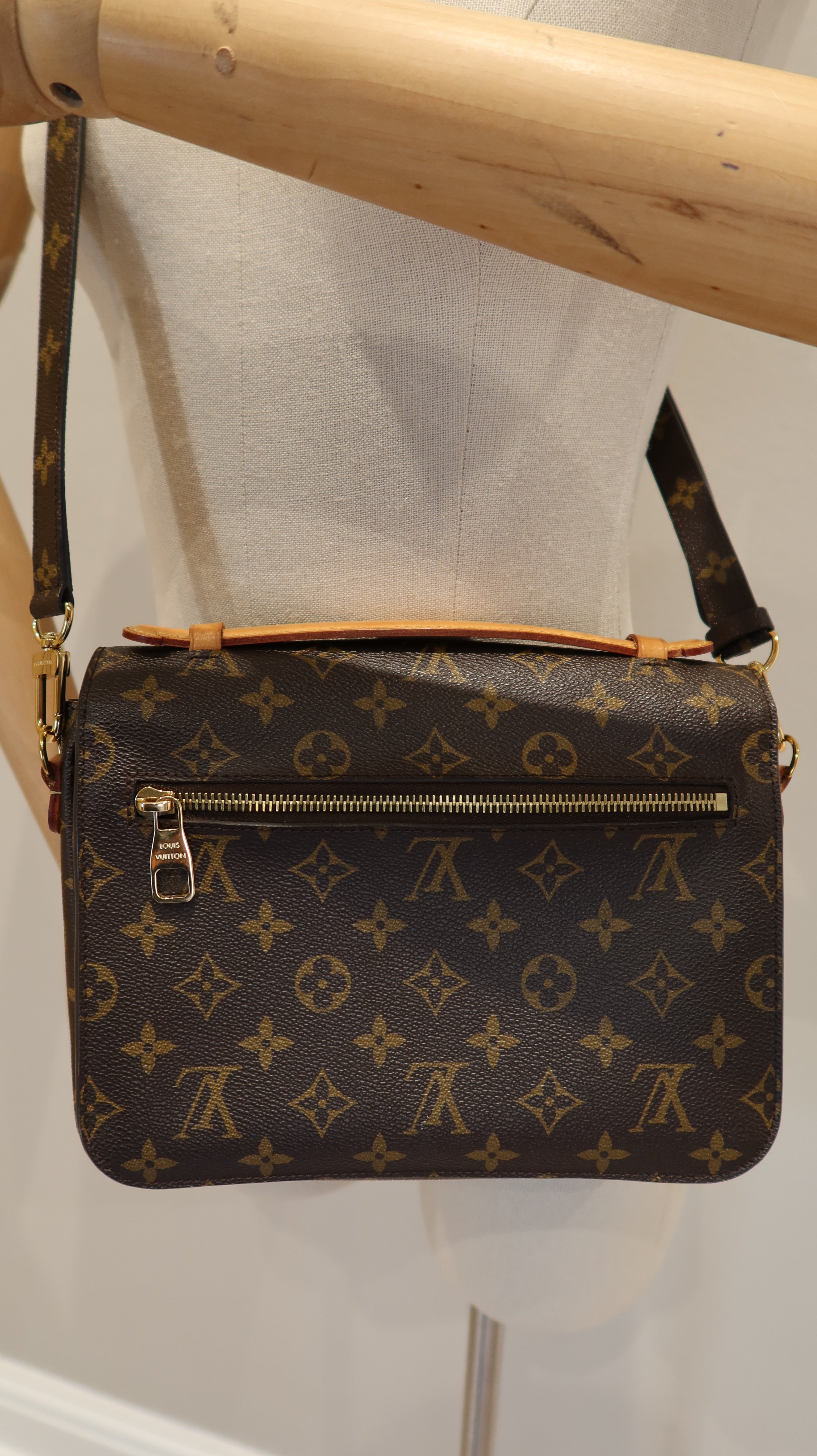 Louis Vuitton Pochette Metis