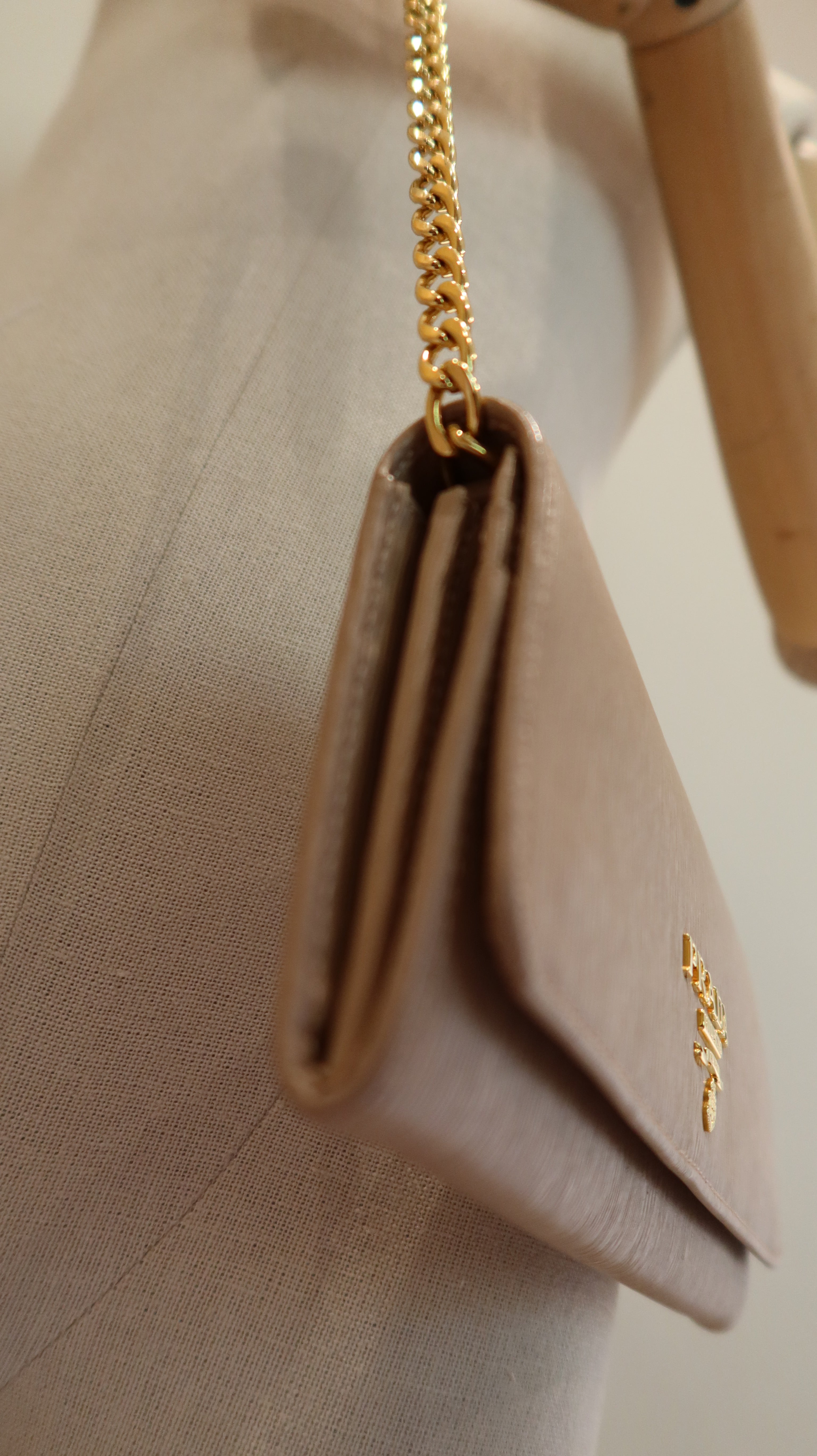 Prada Wallet On Chain