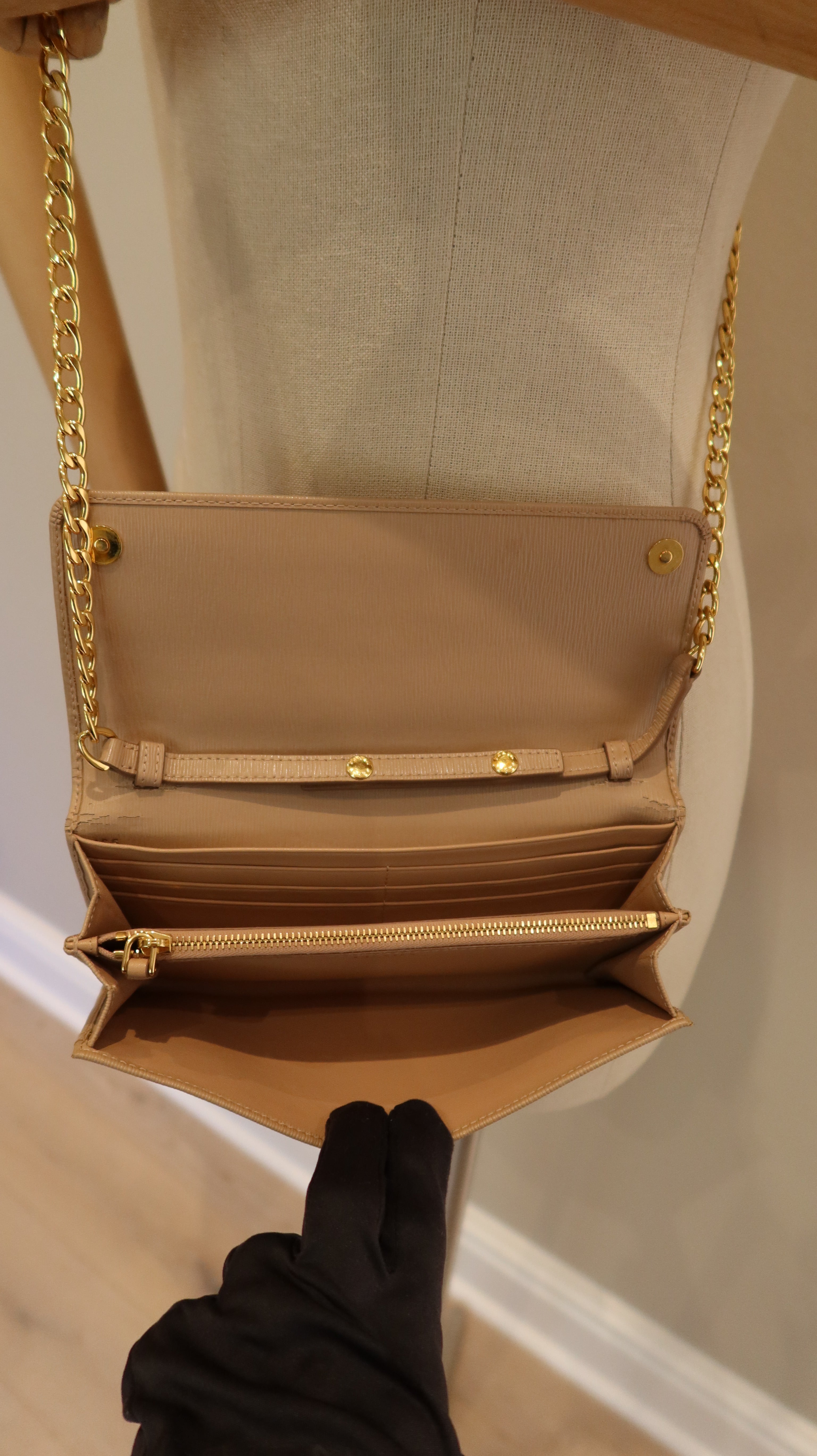 Prada Wallet On Chain