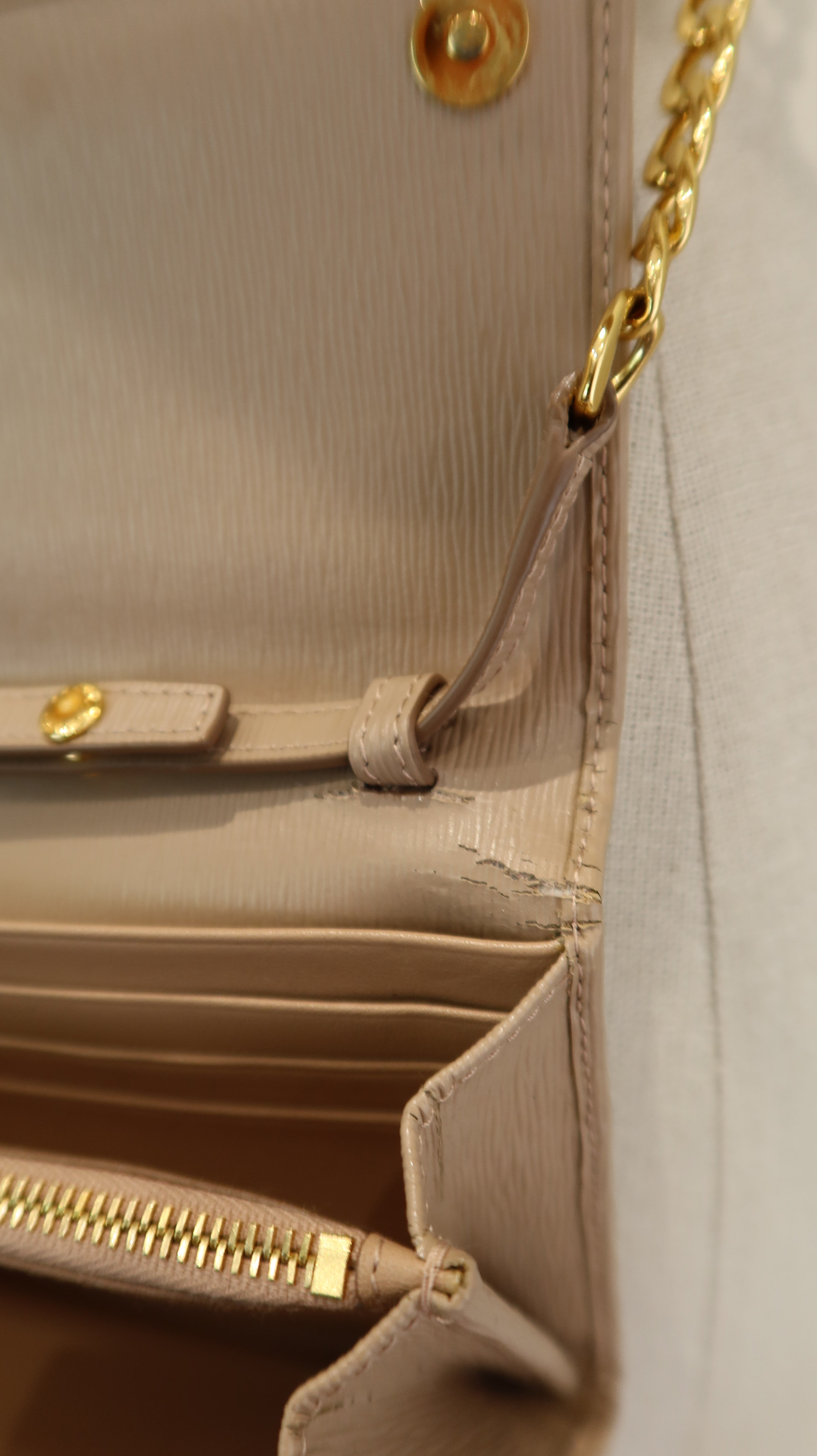 Prada Wallet On Chain