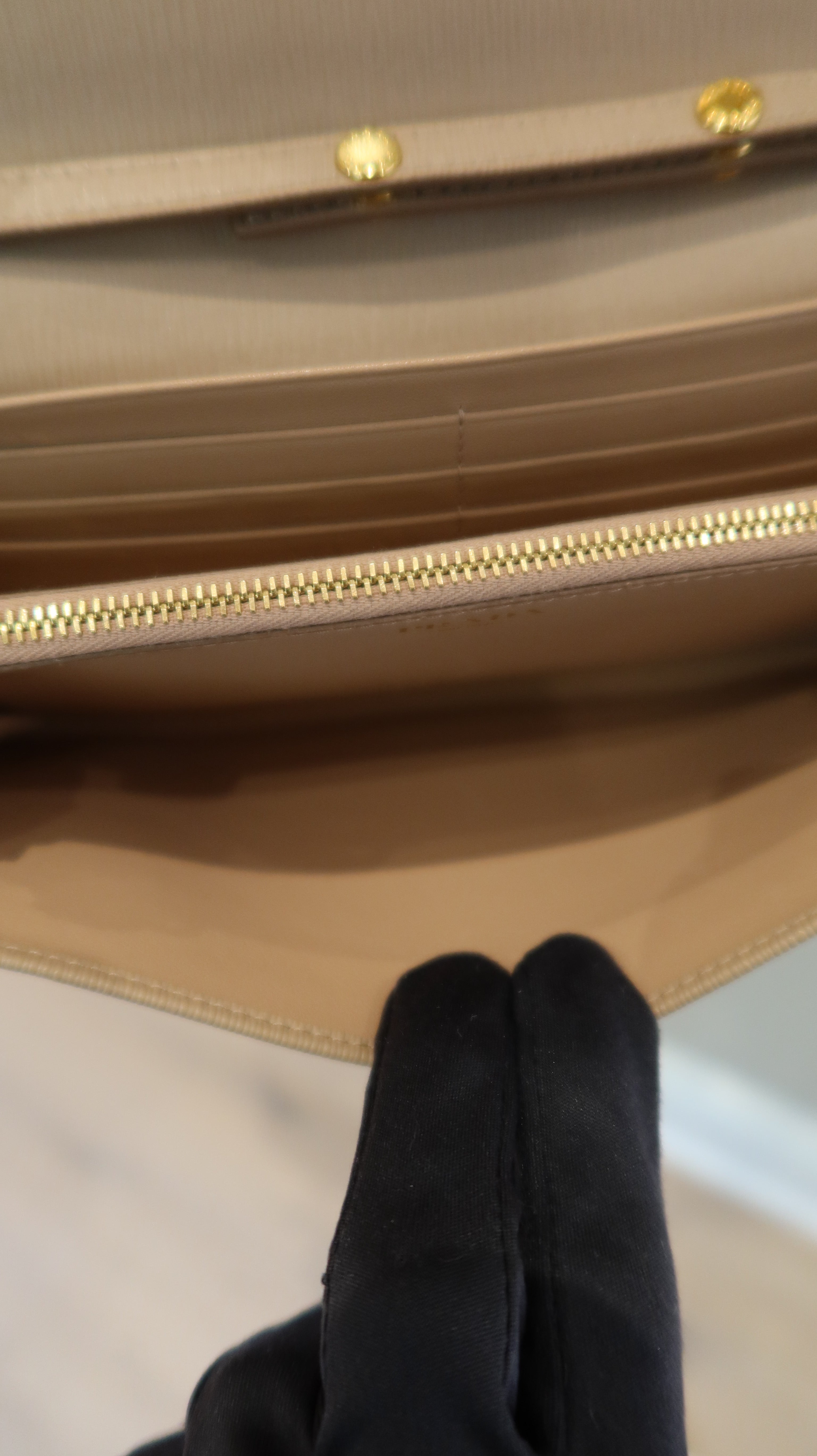 Prada Wallet On Chain
