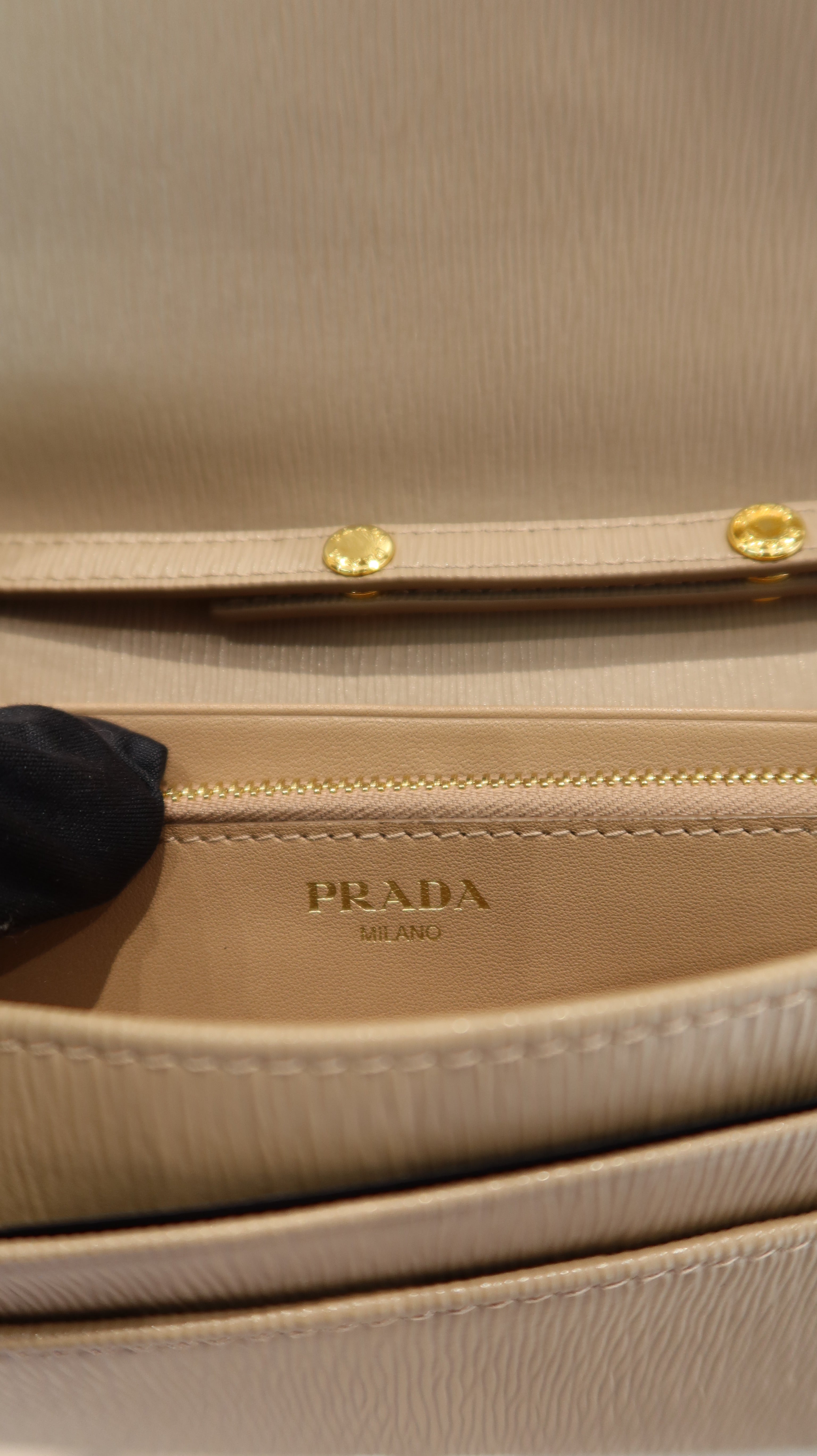 Prada Wallet On Chain