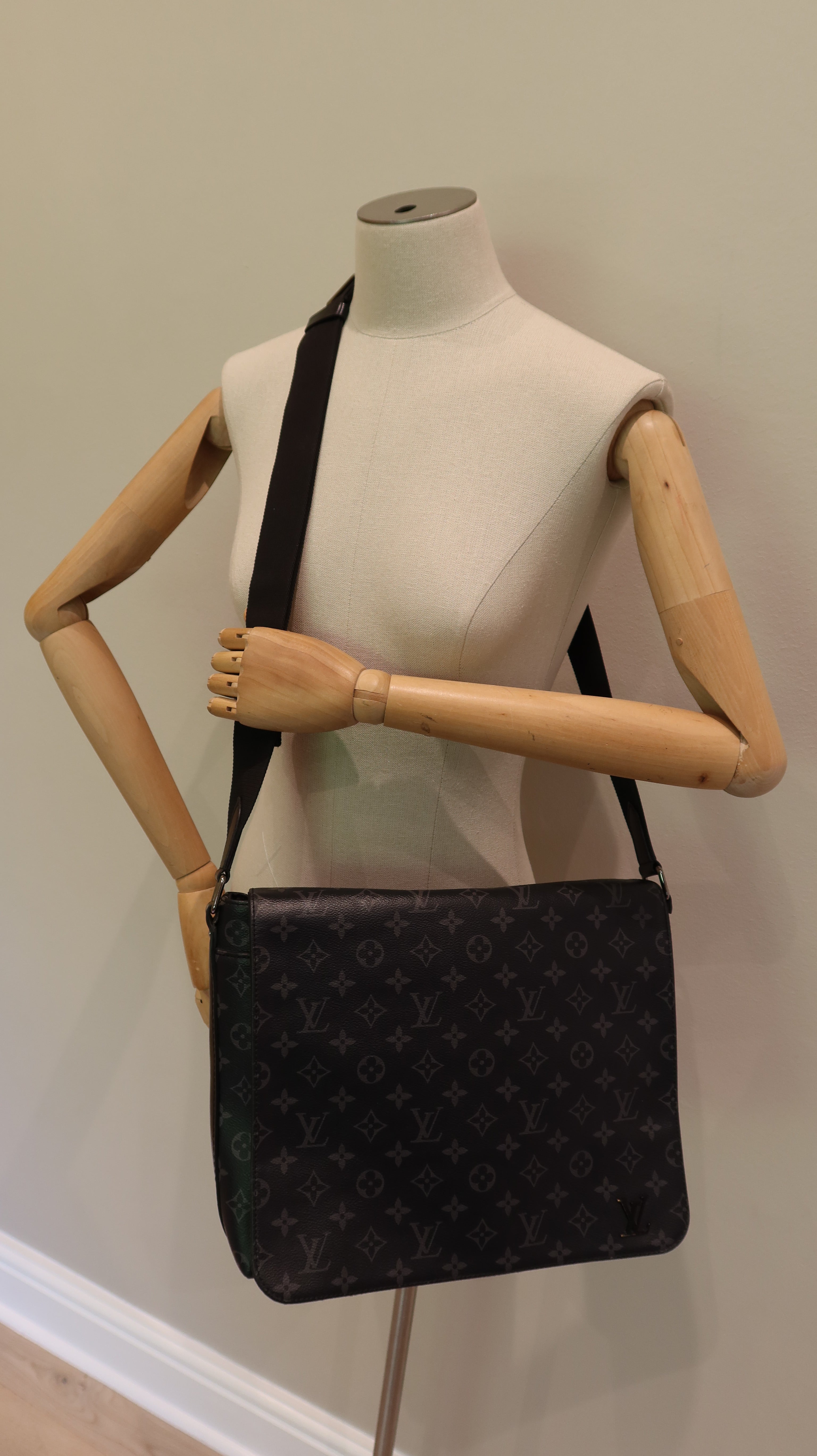 Louis Vuitton District Messenger Bag