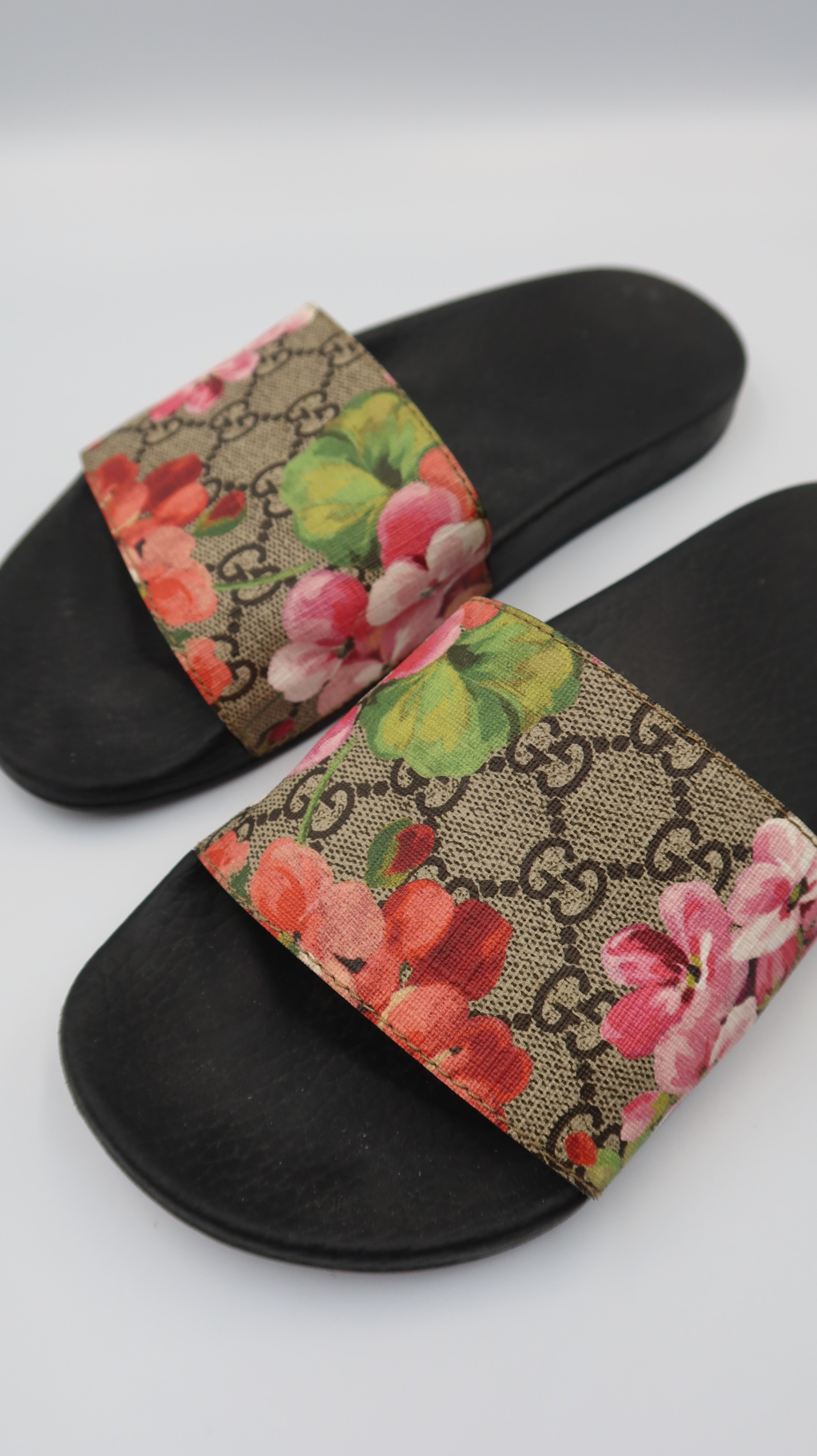 Gucci Slides (EU37)