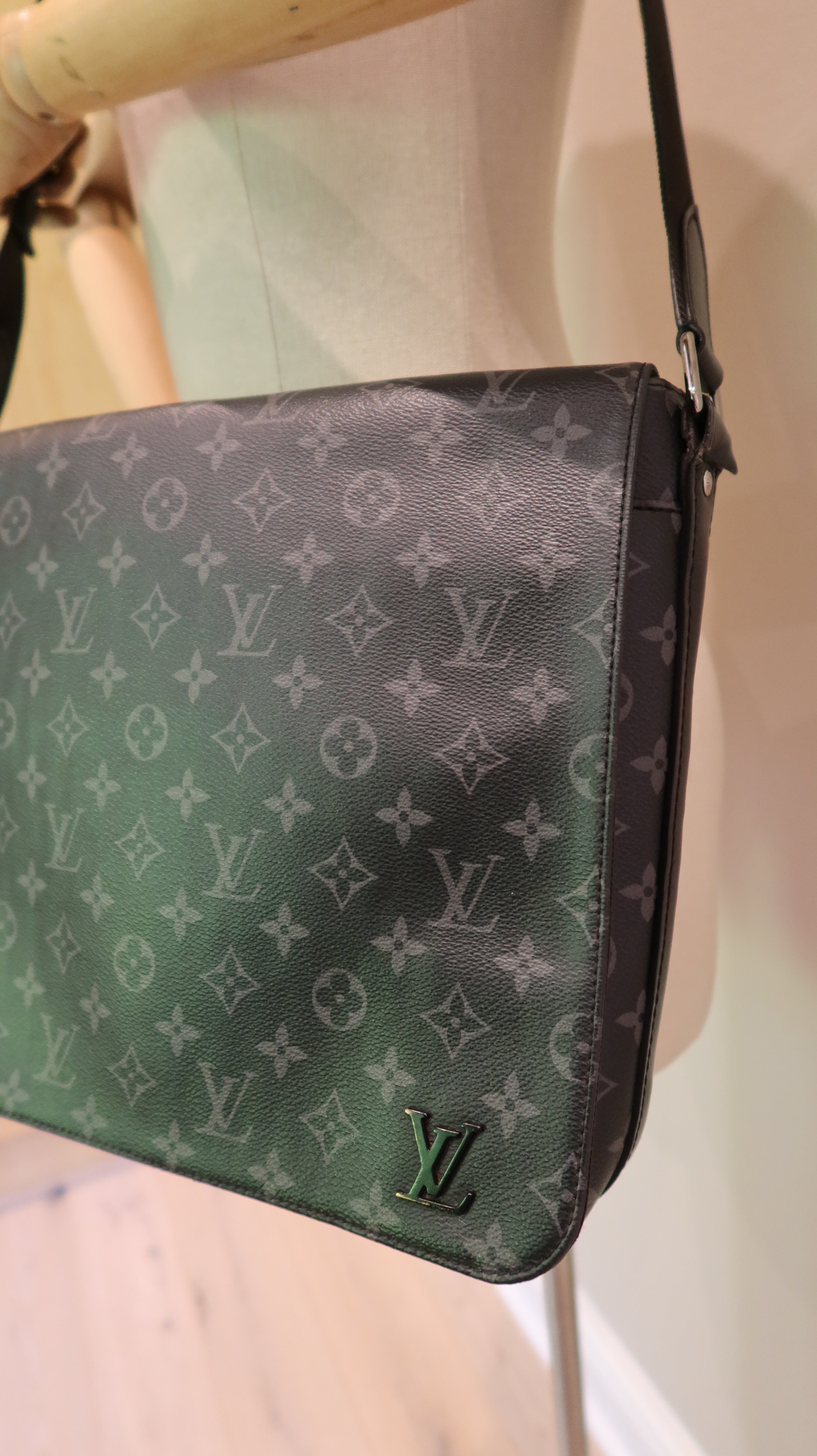 Louis Vuitton District Messenger Bag