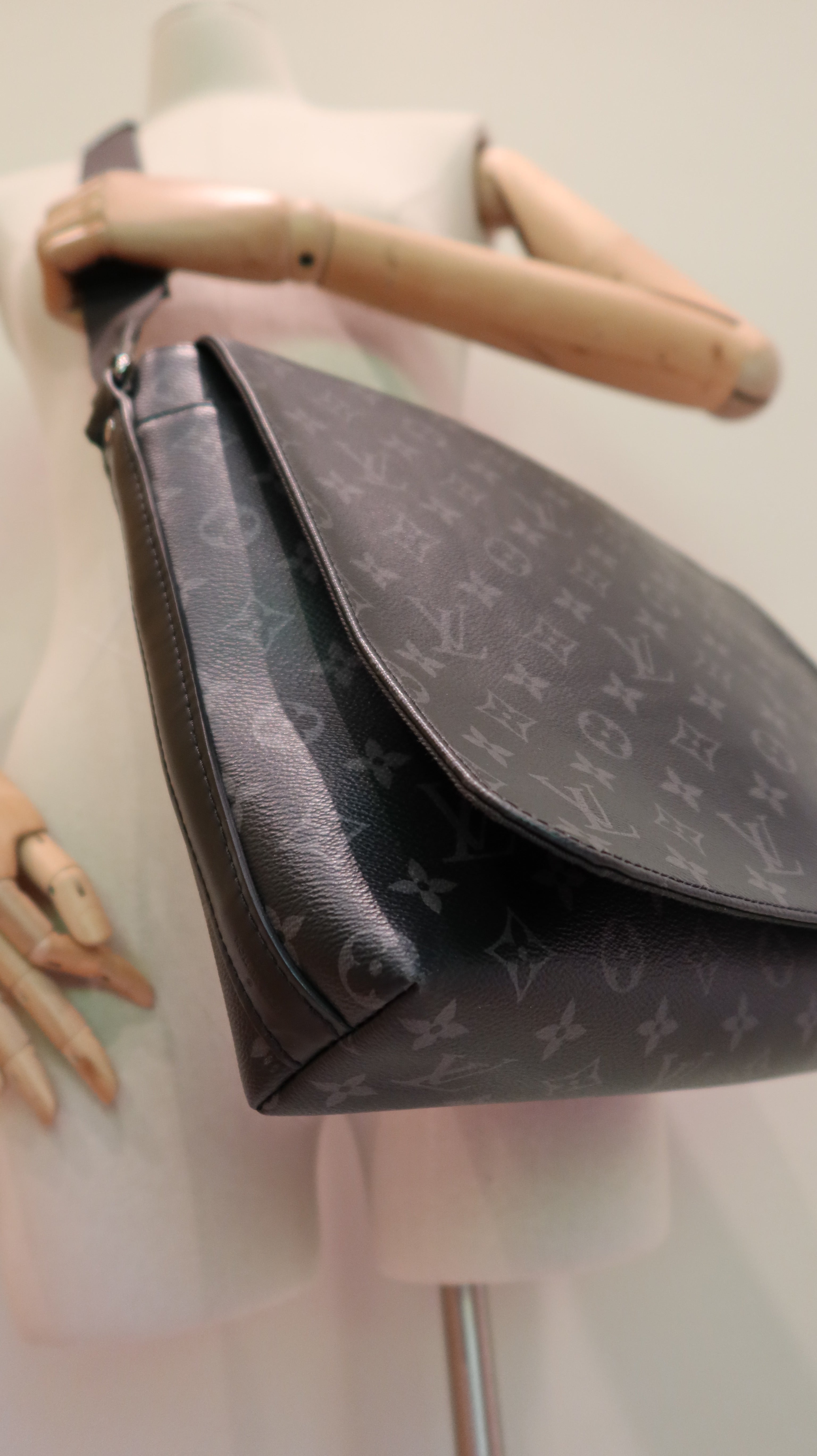 Louis Vuitton District Messenger Bag