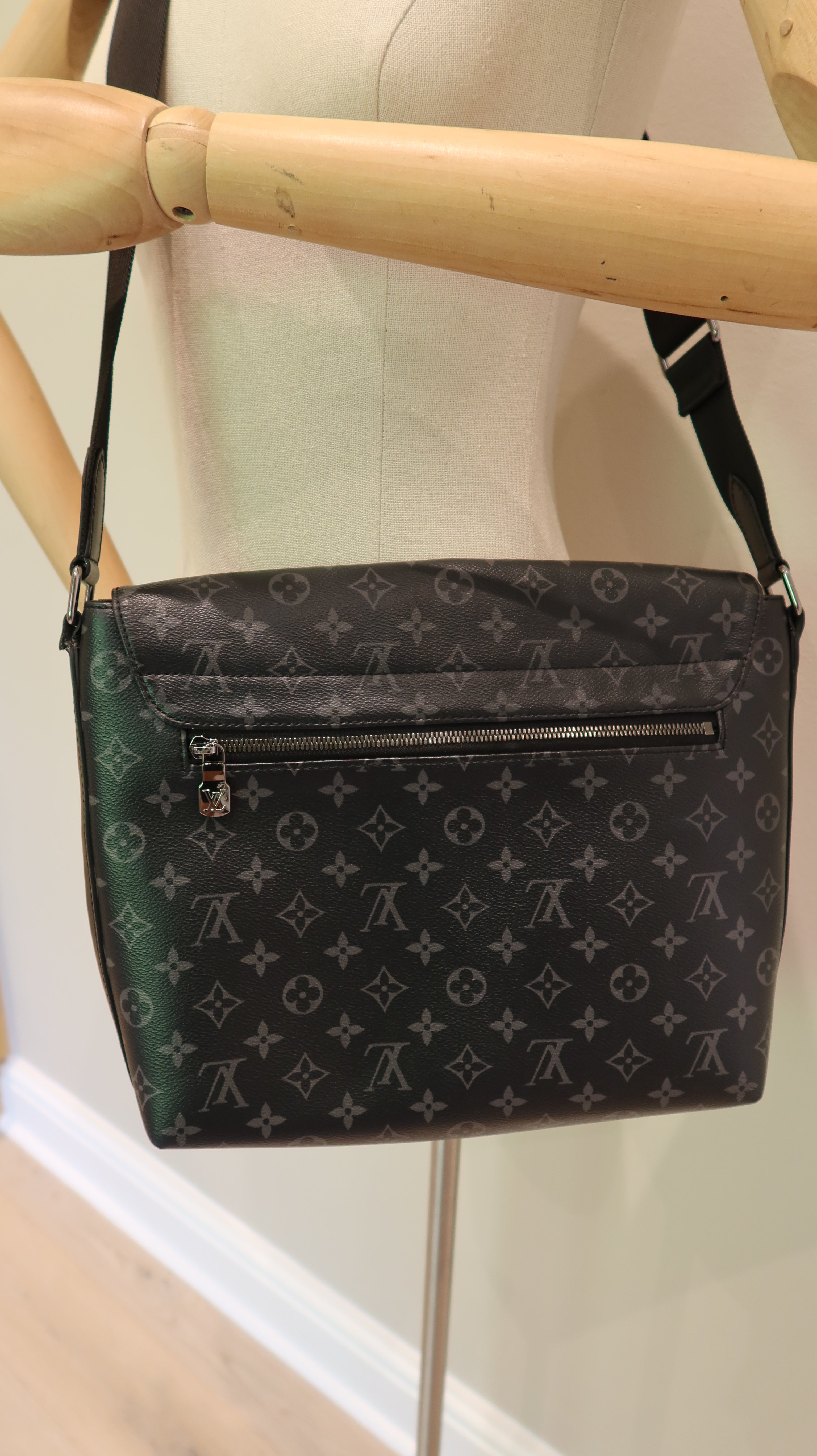 Louis Vuitton District Messenger Bag
