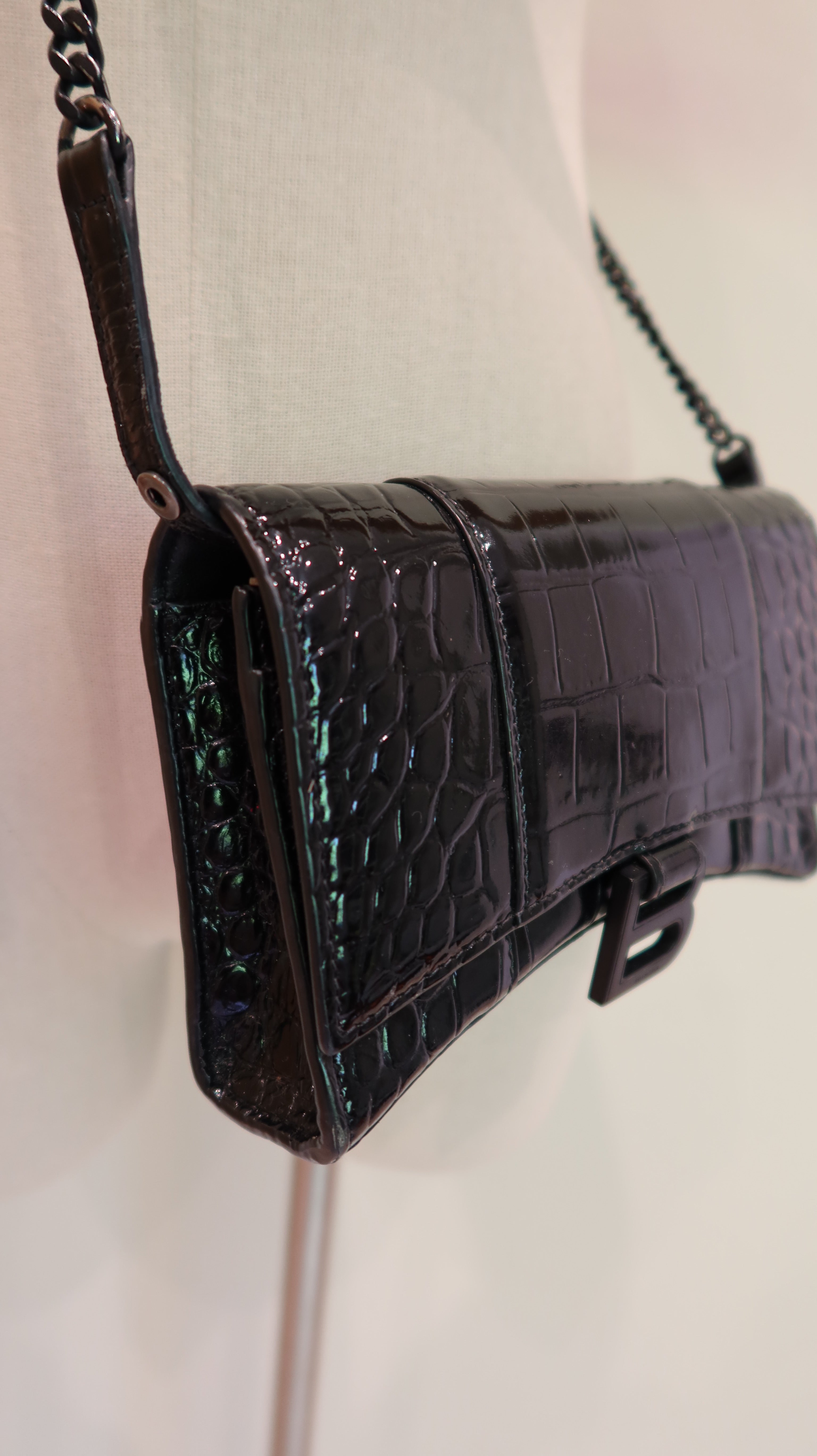 Balenciaga Hourglass Wallet On Chain