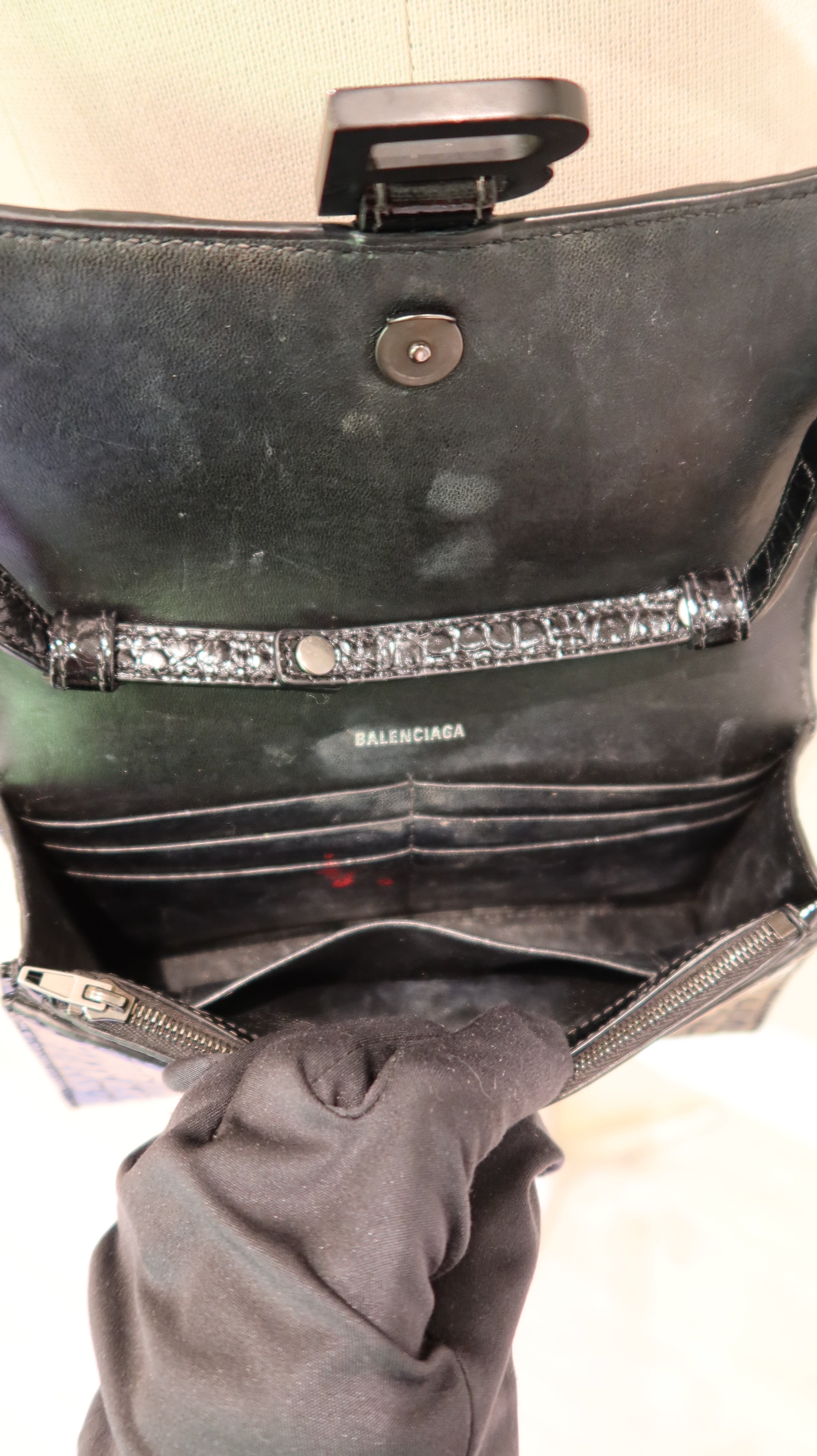 Balenciaga Hourglass Wallet On Chain