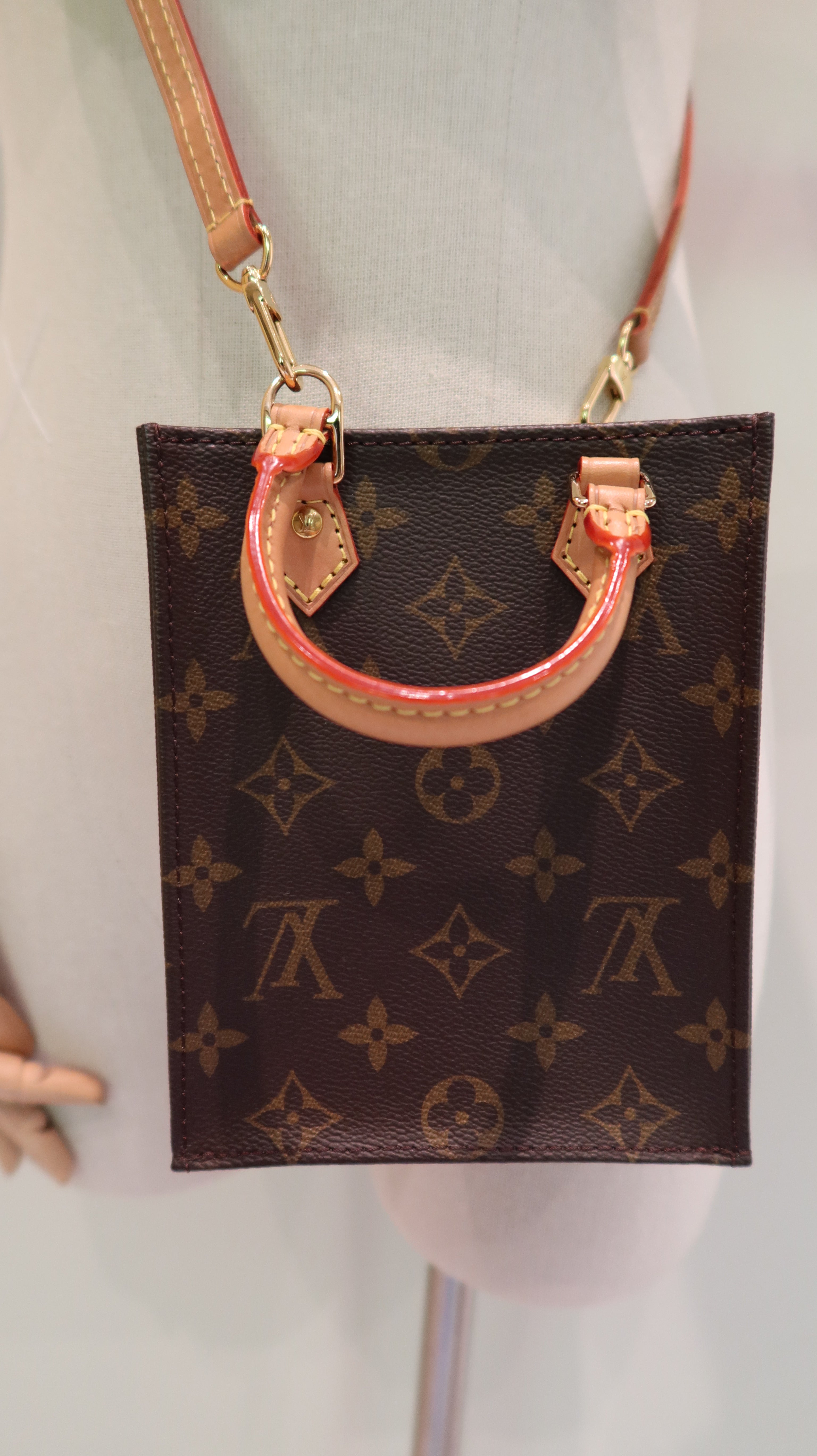 Louis Vuitton Petit Sac Plat