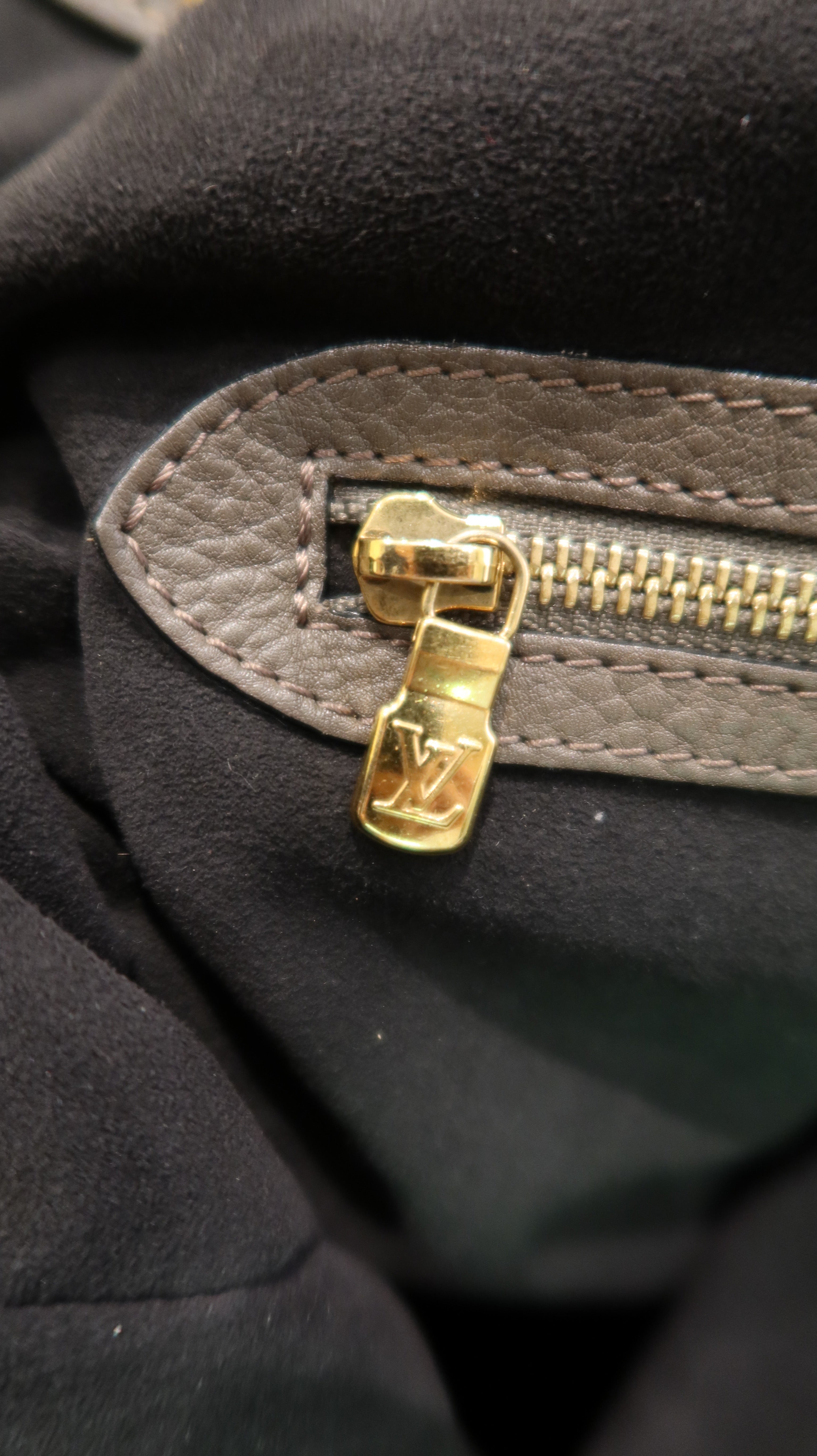 Louis Vuitton Hobo Bag