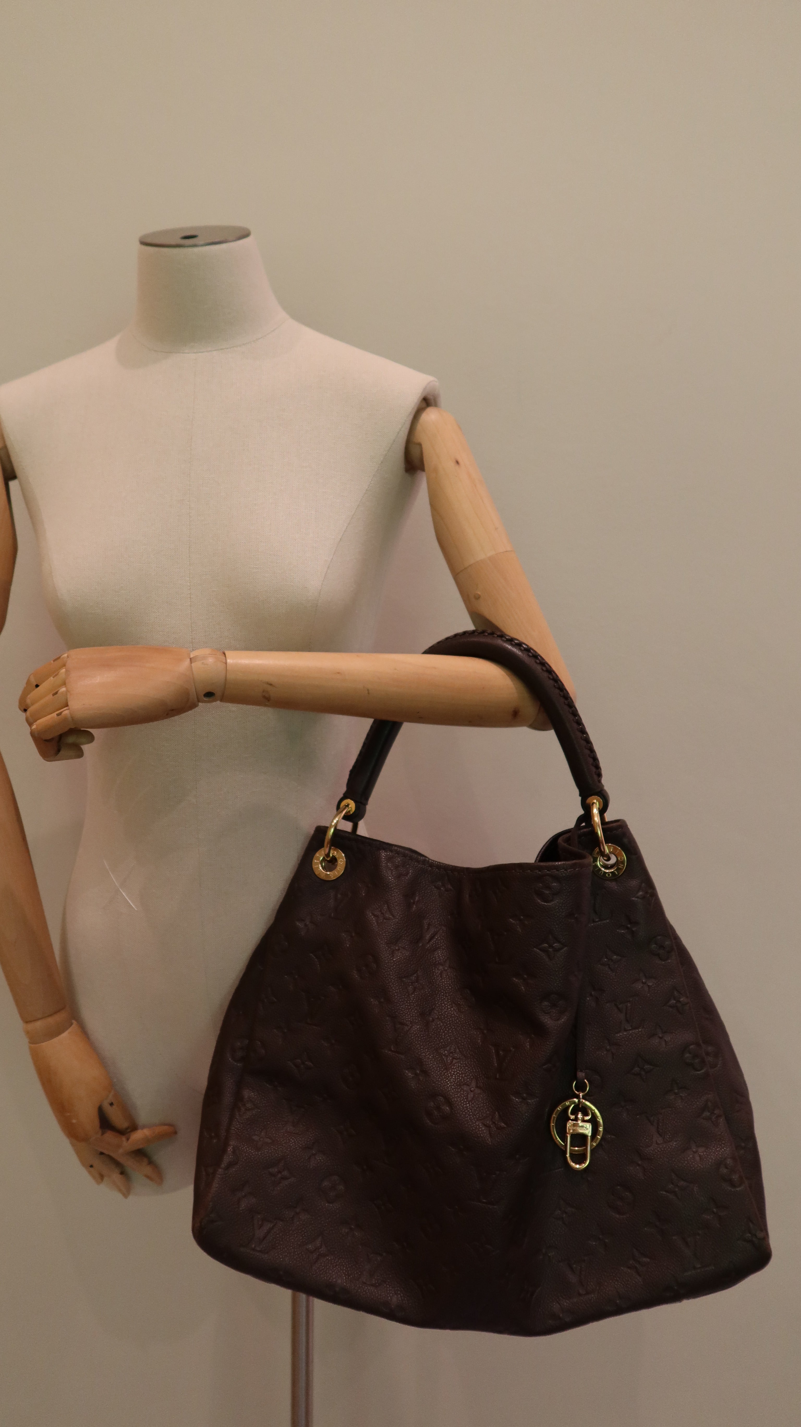 Louis Vuitton Artsy MM