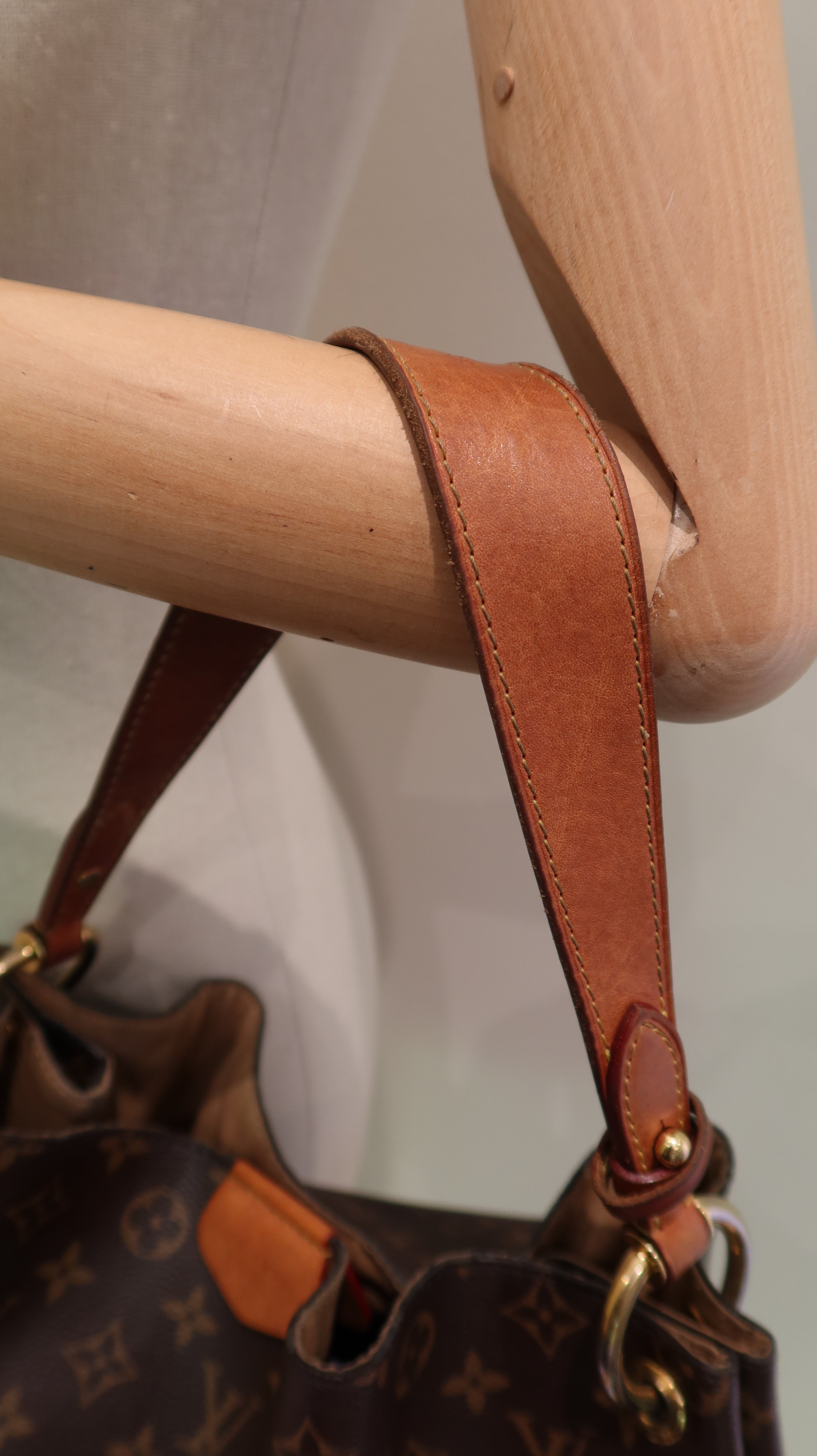 Louis Vuitton Graceful MM Shoulder Bag