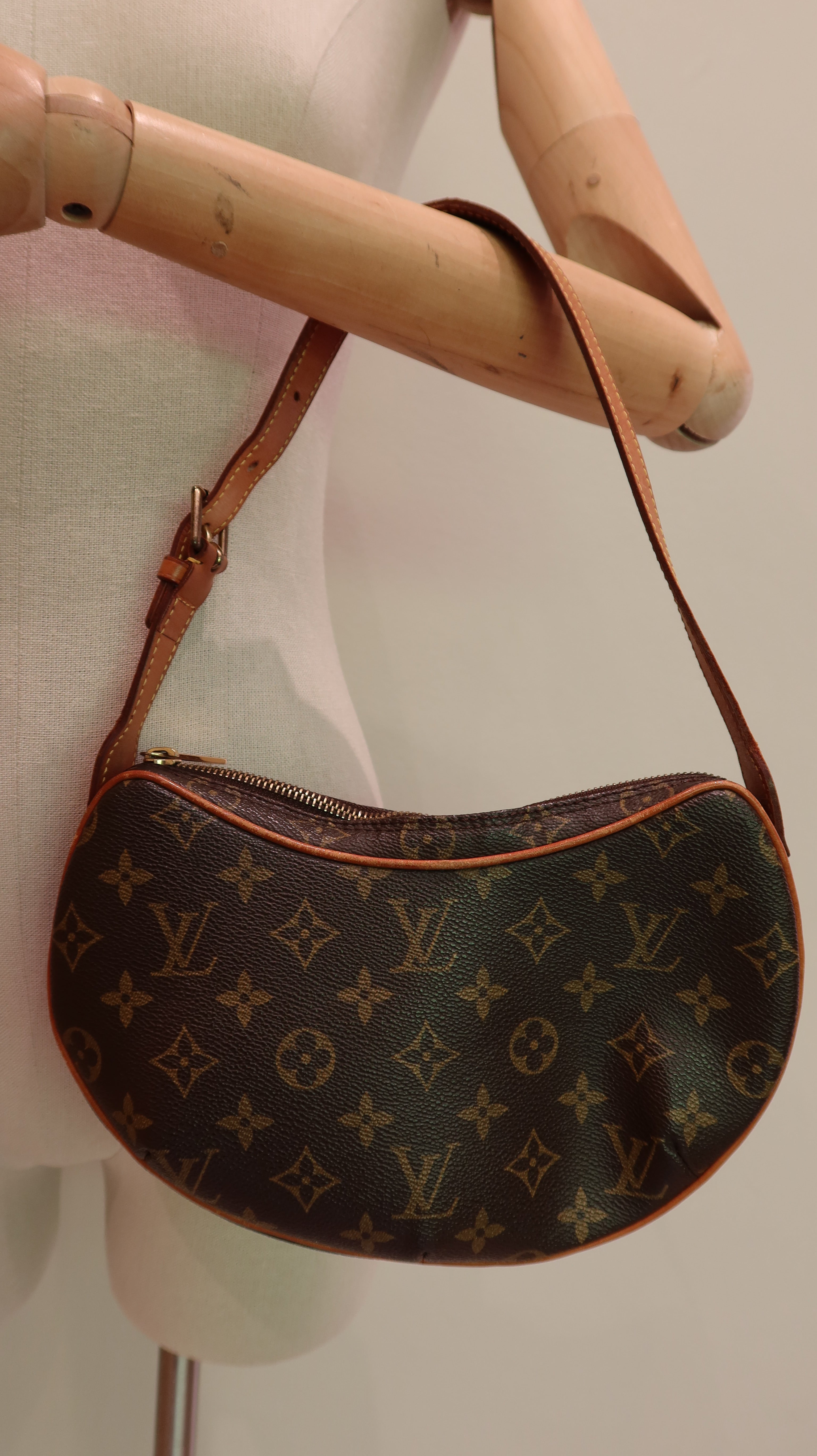 Louis Vuitton Croissant PM