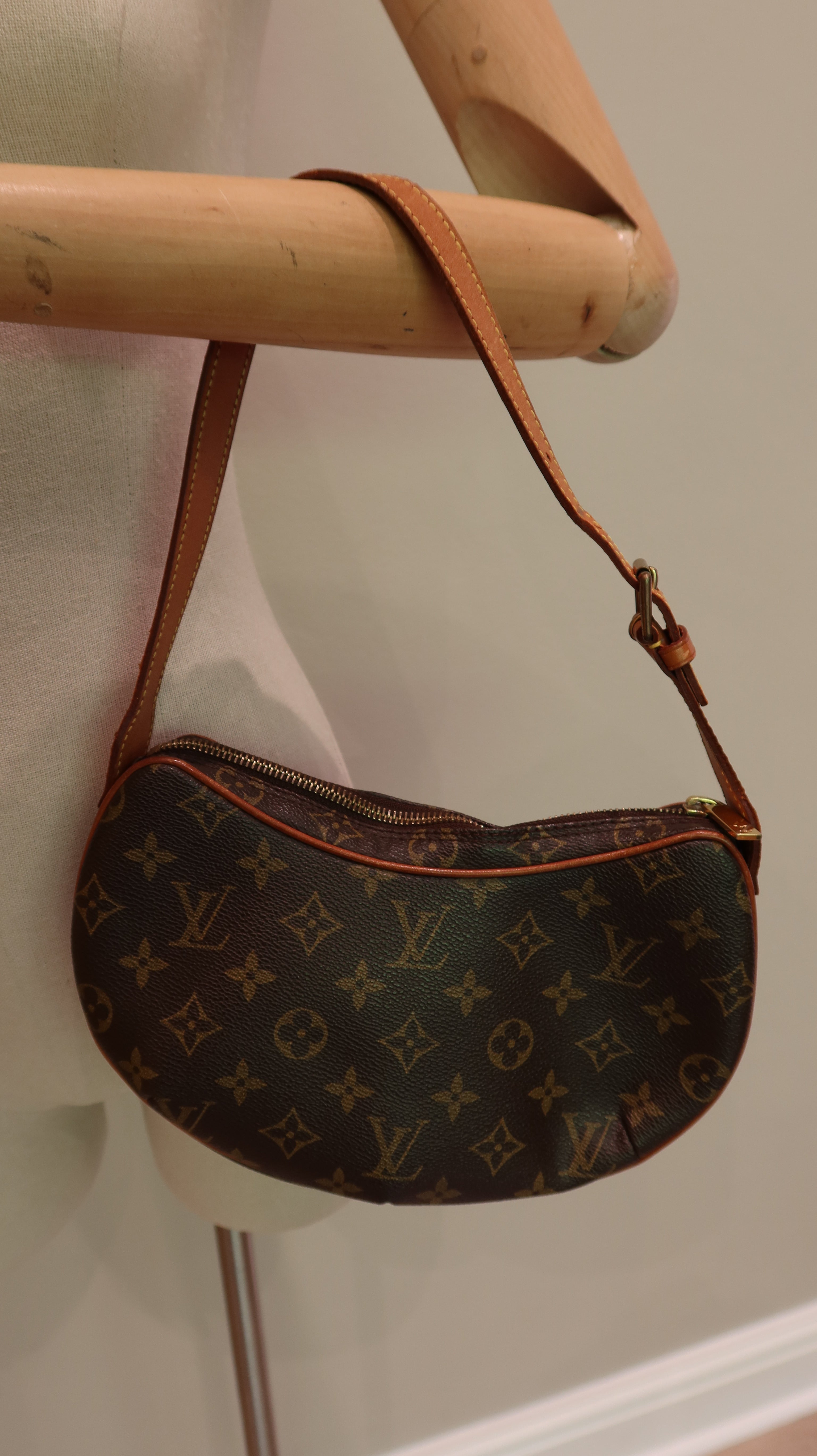 Louis Vuitton Croissant PM